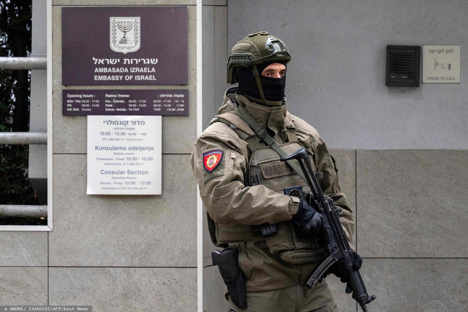 Atak przed ambasadą Izraela w Belgradzie. Napastnik nie żyje
