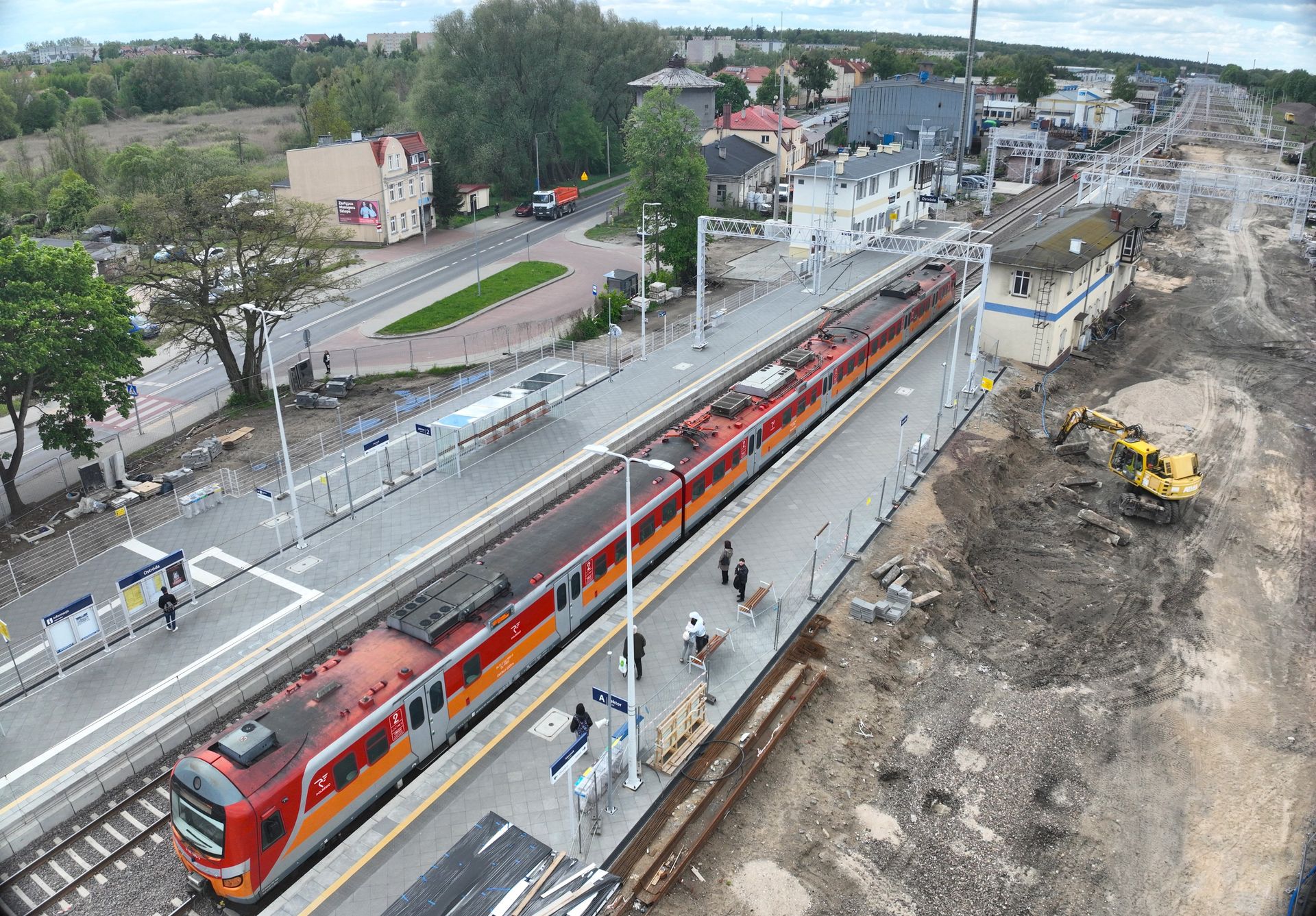 Kolejowy remont letniej stolicy Warmii i Mazur. Perony już dostępne