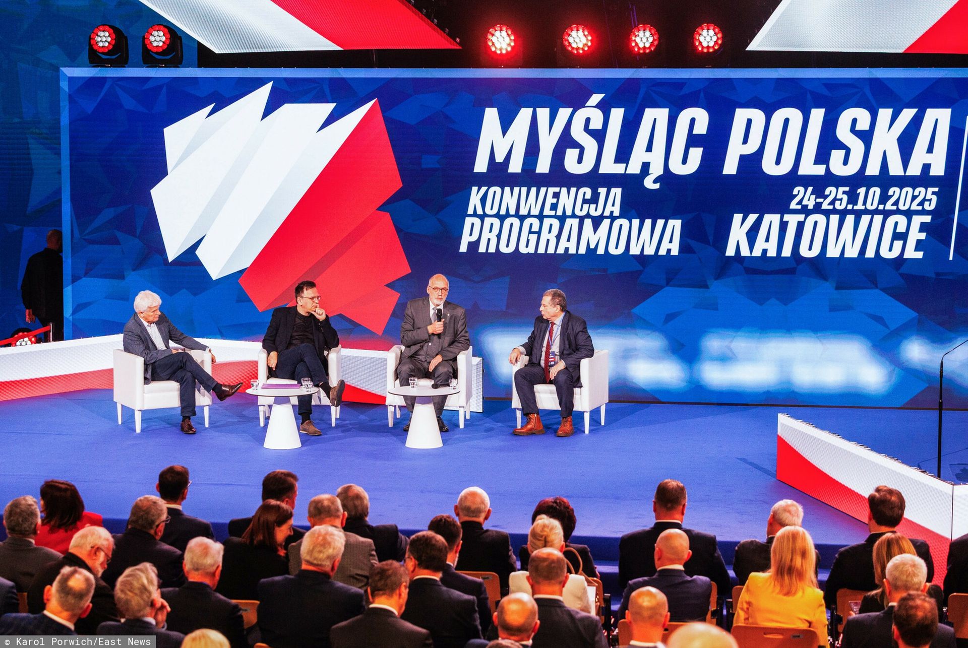 "Patriotyczna domówka". Na jednej imprezie politycy PiS i ludzie służb