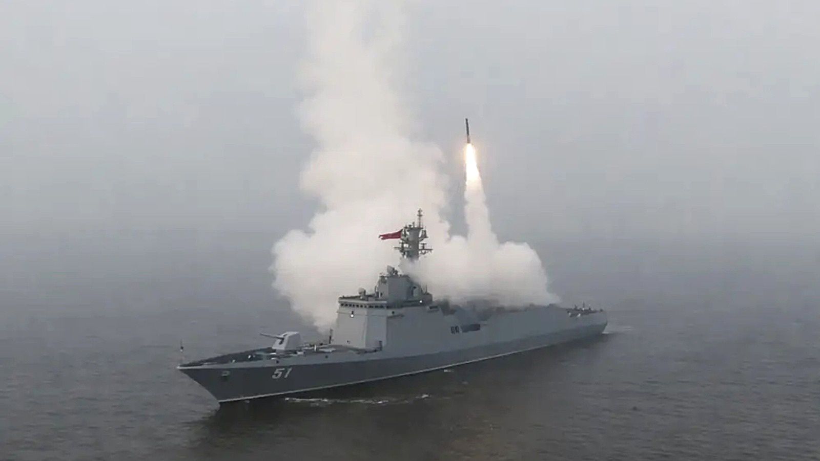 Niszczyciel Korei Północnej pokazał "kły". Test rakiet pod okiem Kim Jong Una