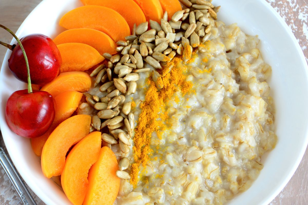 Wystarczy odrobina do owsianki. Poprawi pamięć, koncentrację i zdolność uczenia się