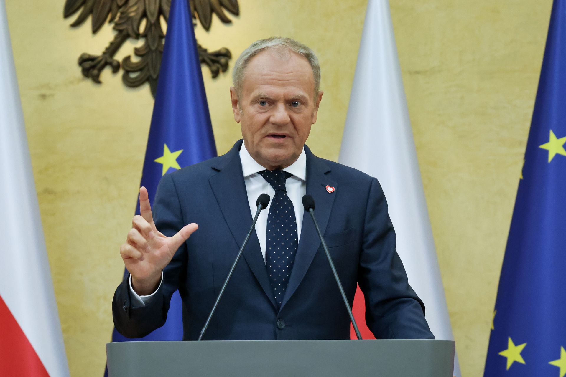 "Medialny humbug". Człowiek Nawrockiego odpowiada Tuskowi