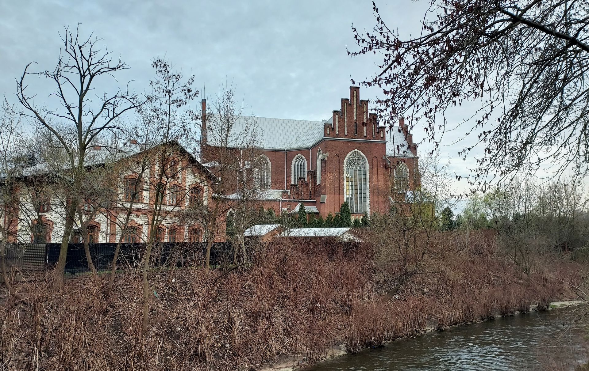 Śmierć 21-latka w mieszkaniu księdza. Duchowny nie stawił się w sądzie