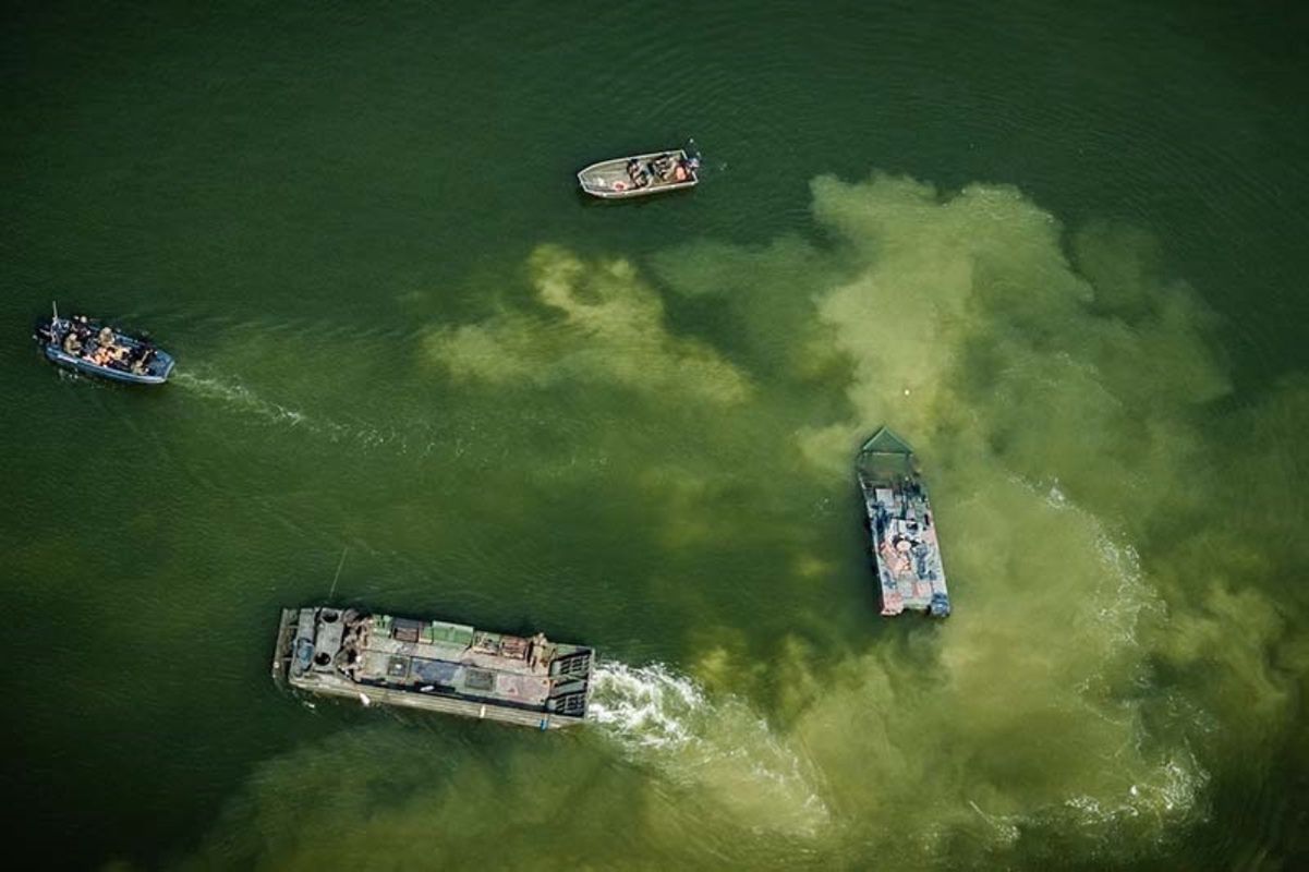 Zbudowali basen dla wojska. Jest wielki jak boisko piłkarskie