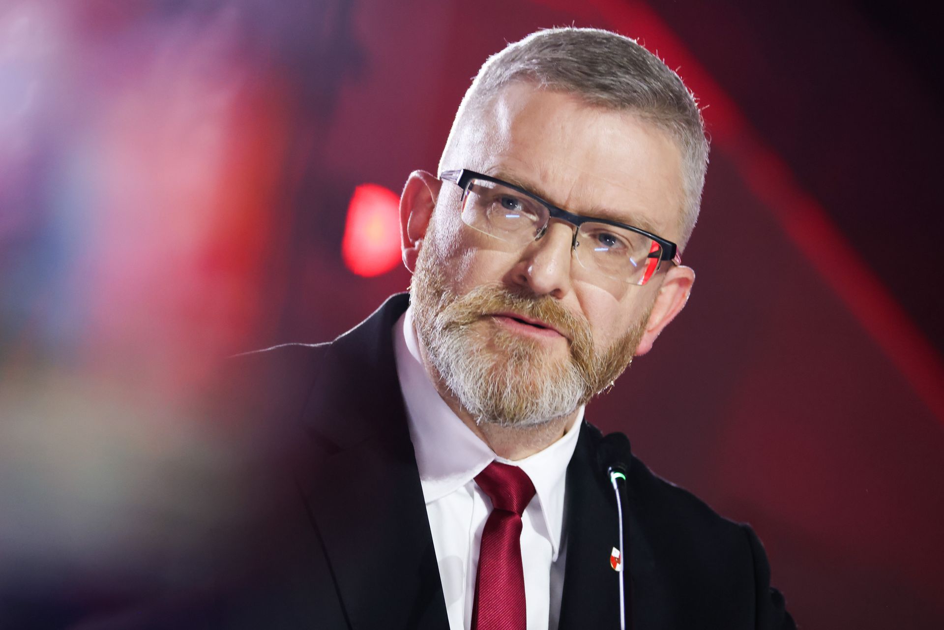 Immunitet Grzegorza Brauna. Za pozbawieniem go europosła głosowało 23 na 24 członków komisji