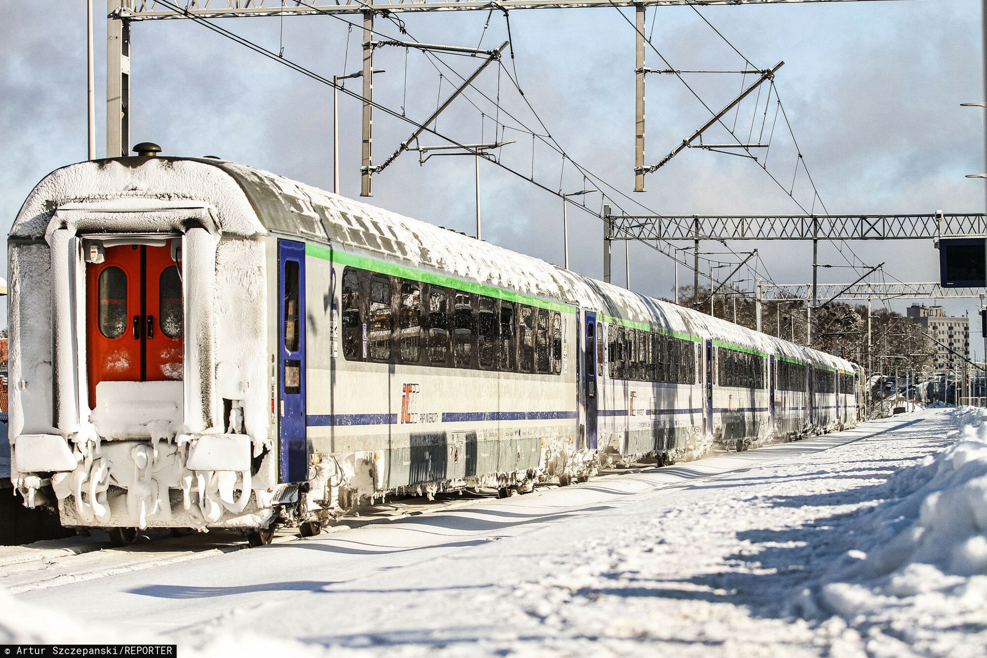 Pogodowy armagedon w Polsce. Wstrzymano ruch pociągów