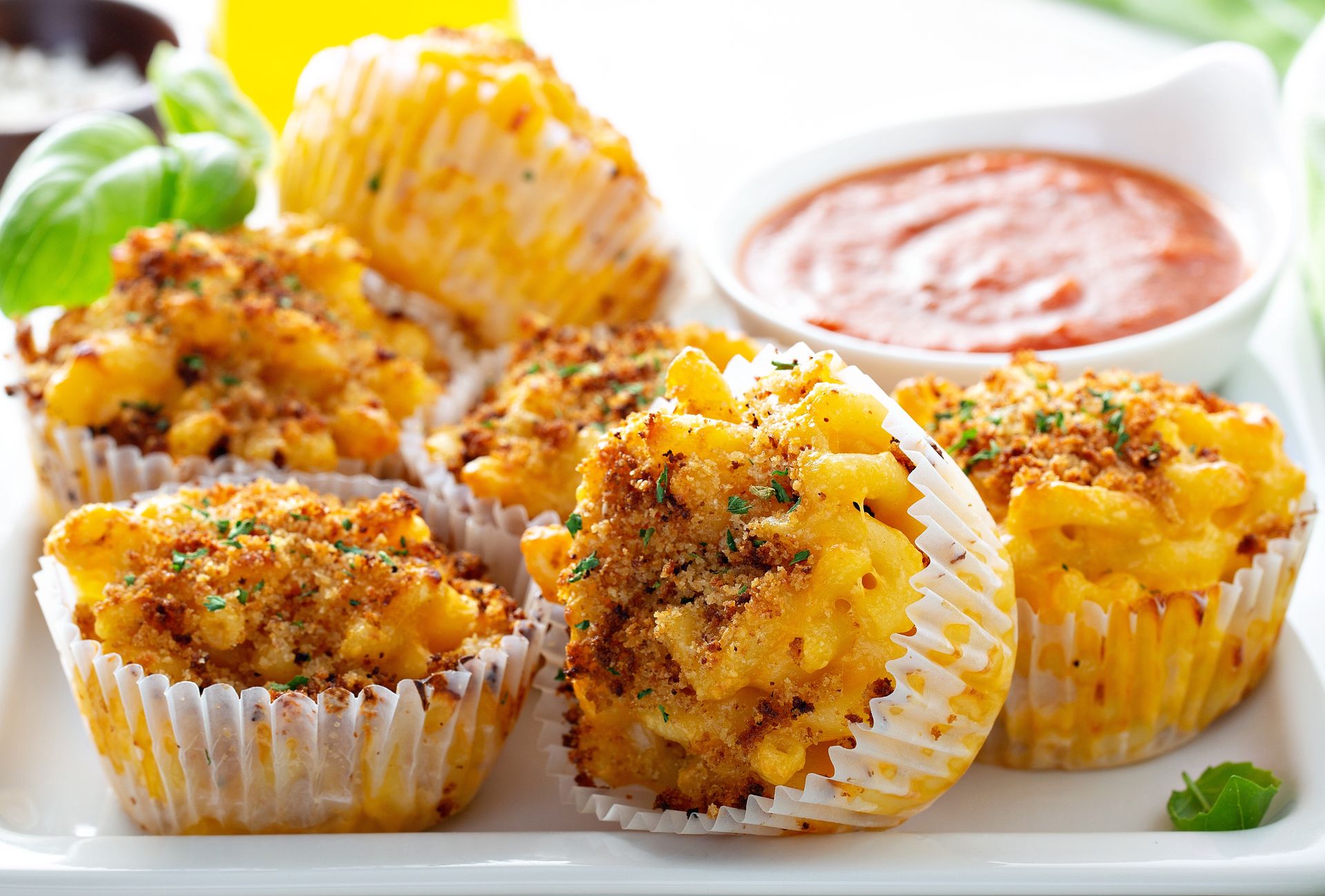 Te wytrawne babeczki to hit na każdej imprezie. choćby nie pomyślałbyś, iż w środku jest makaron