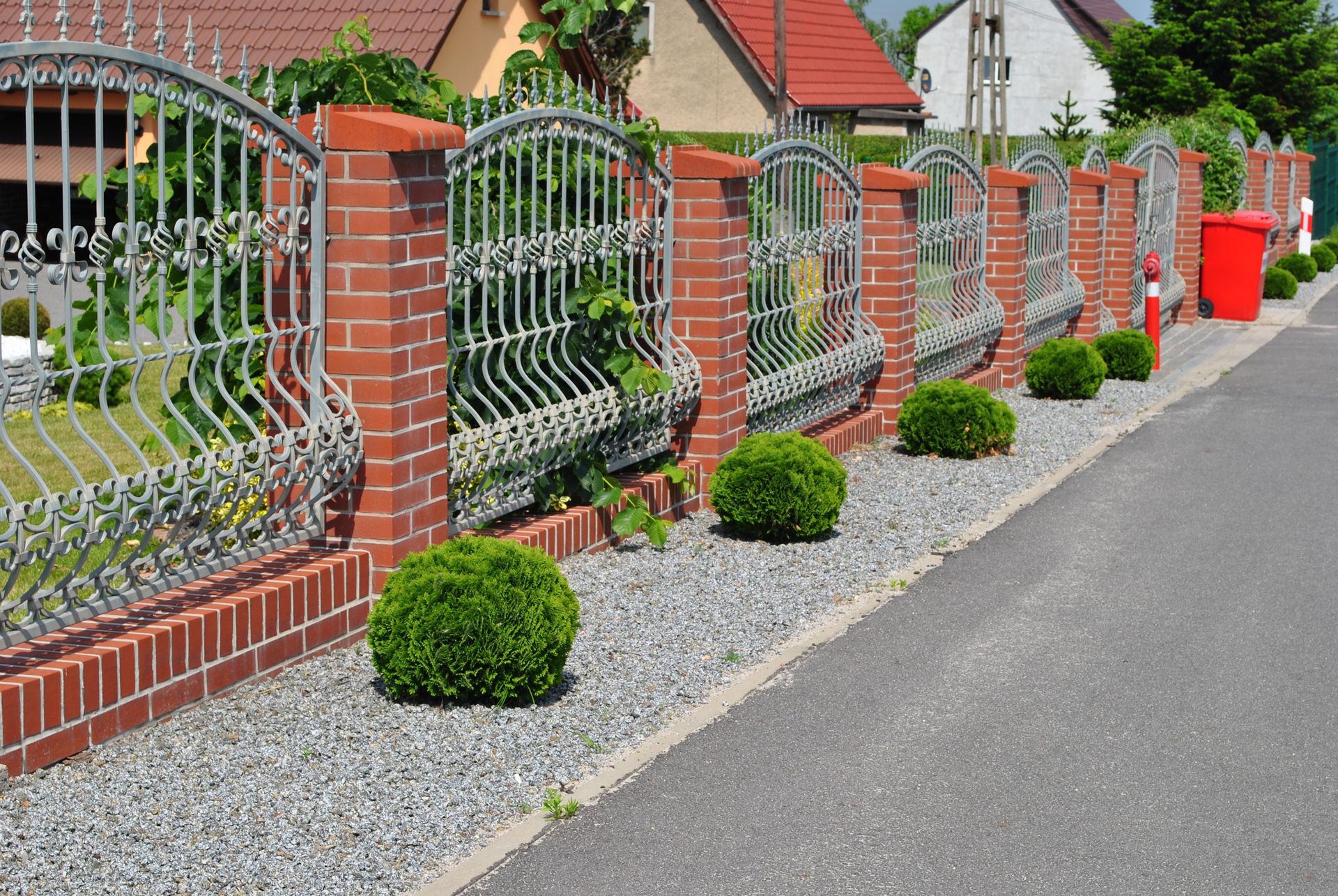 Rewolucja w prawie budowlanym 2026: Nowe zasady dla ogrodzeń, bram i fotowoltaiki!