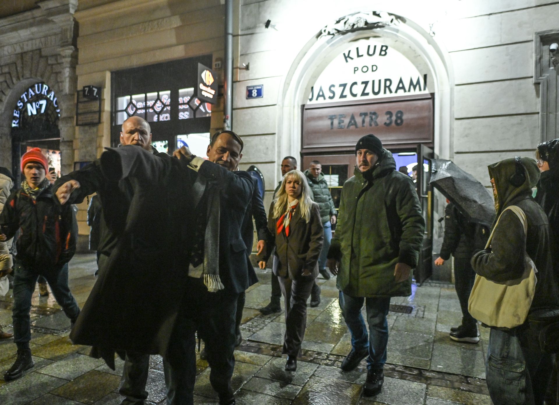 Ochrona musiała interweniować. Gorąco po spotkaniu z Sikorskim