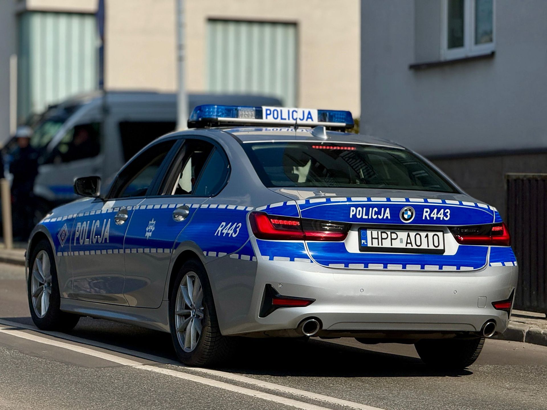 Brutalny napad w Warszawie. 16-latek pobił ochroniarza w Biedronce