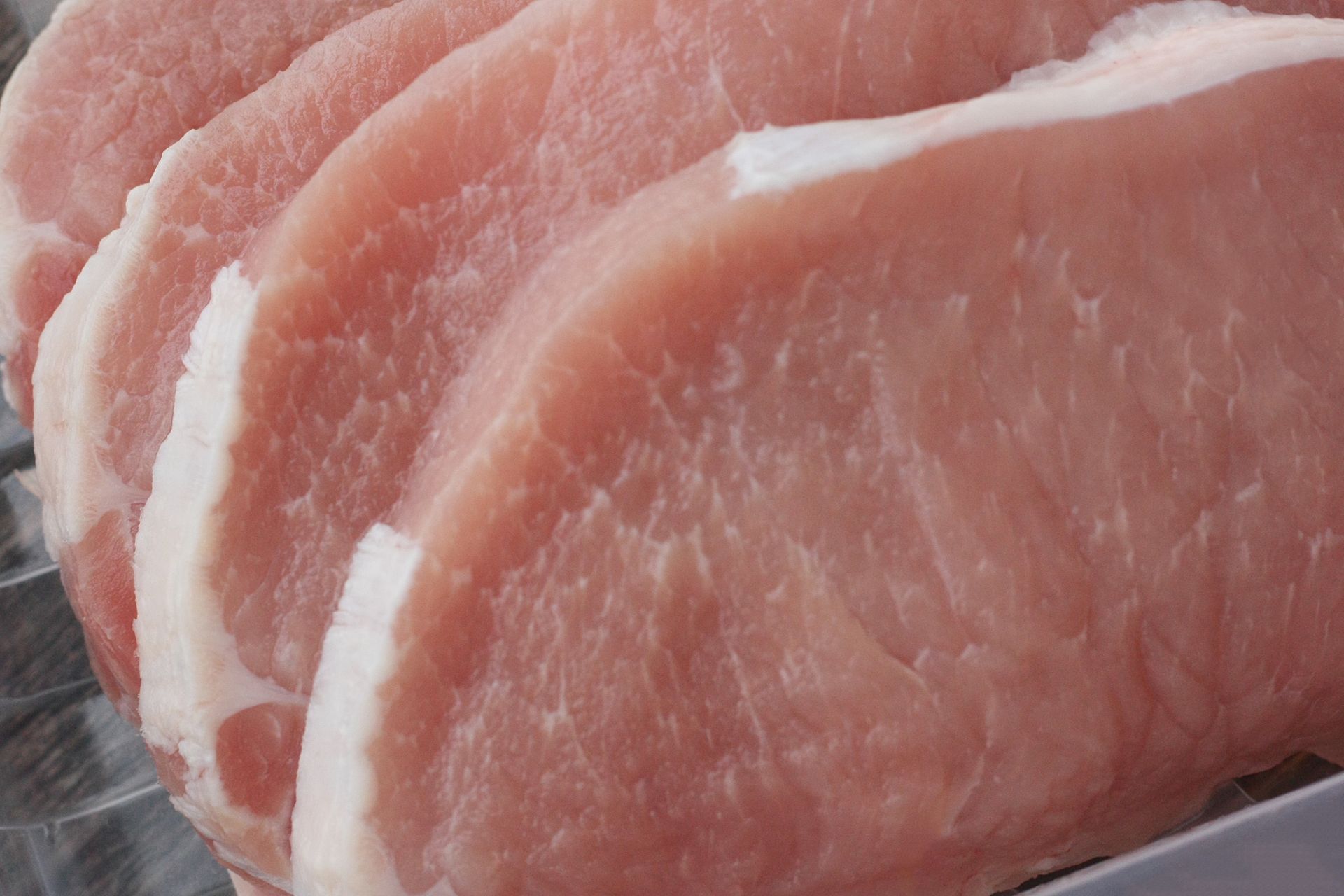 Czy kurczak jest zdrowszy od schabu? Wielu tak myśli, ale nie wiedzą o jednym