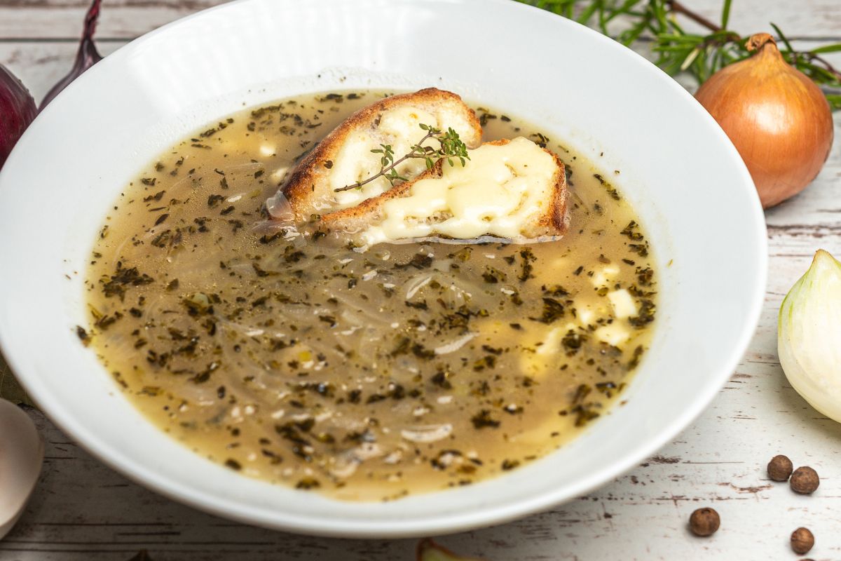 Tania i szybka zupa, którą zajadali się królowie. Idealna na deszczowy dzień