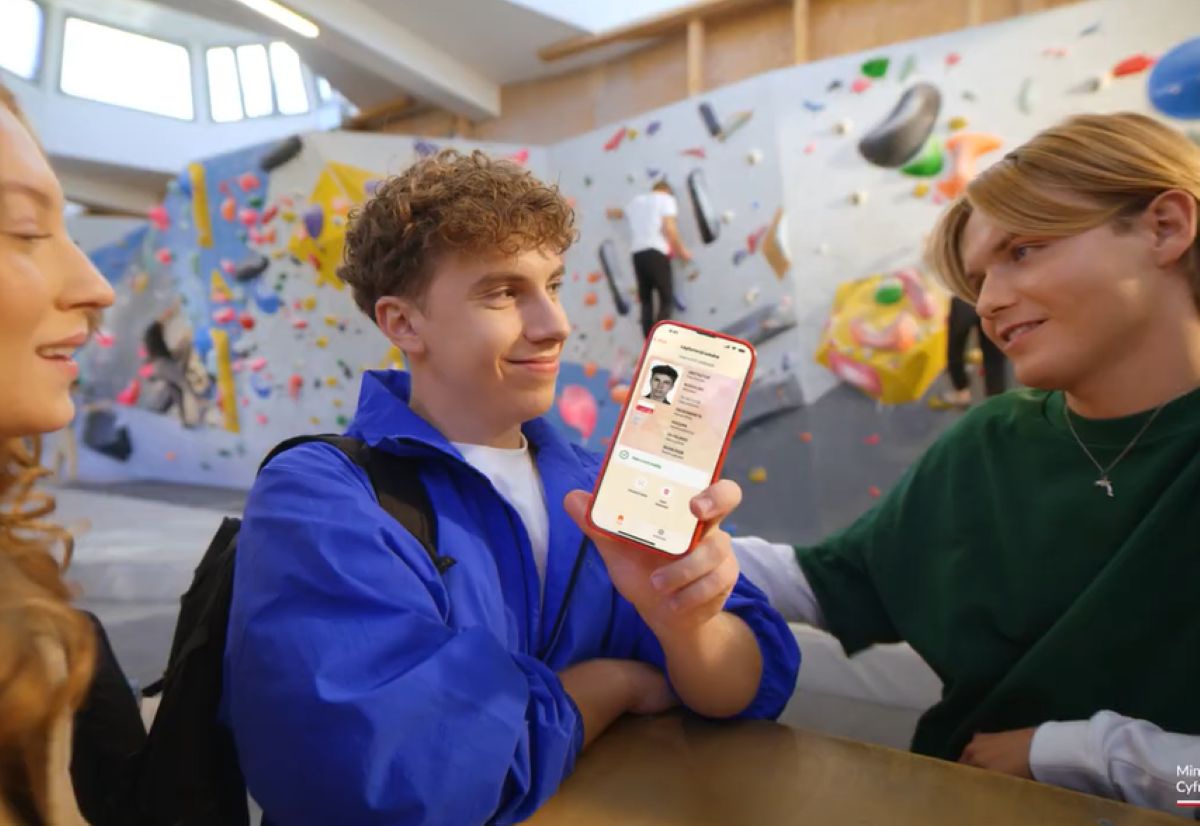 "Z mObywatelem łatwiej". Rząd promuje cyfrowe legitymacje szkolne