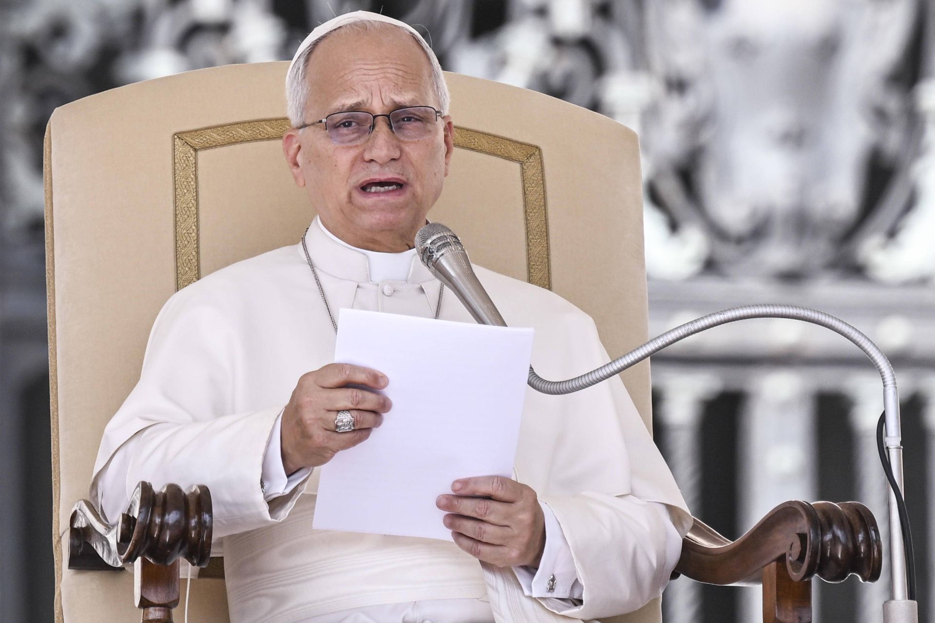 Leon XIV anulował decyzję Franciszka. Chodzi o pensje kardynałów