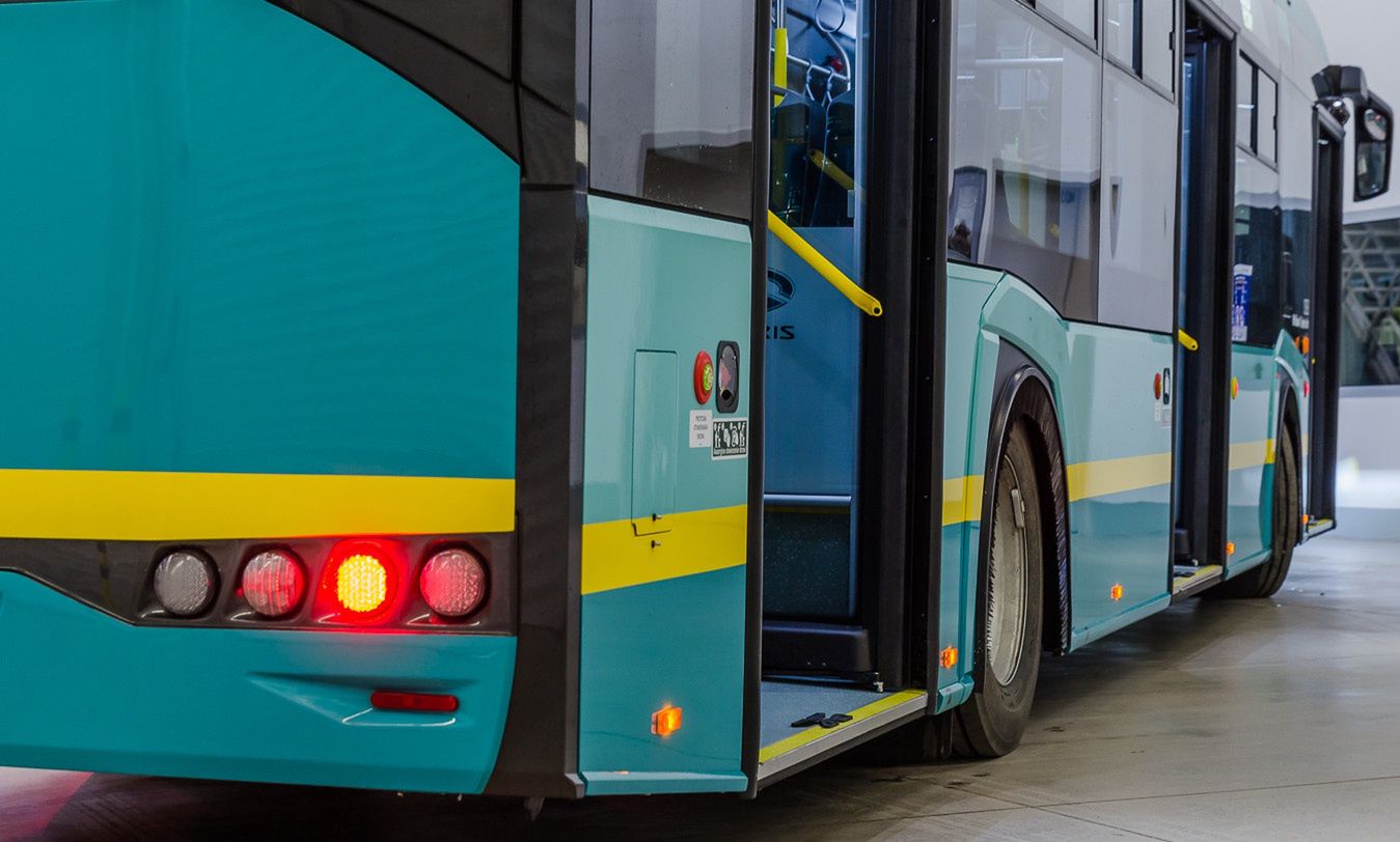 Kierowca wlókł 78-latkę za autobusem. Tylko dwie dziewczynki zareagowały