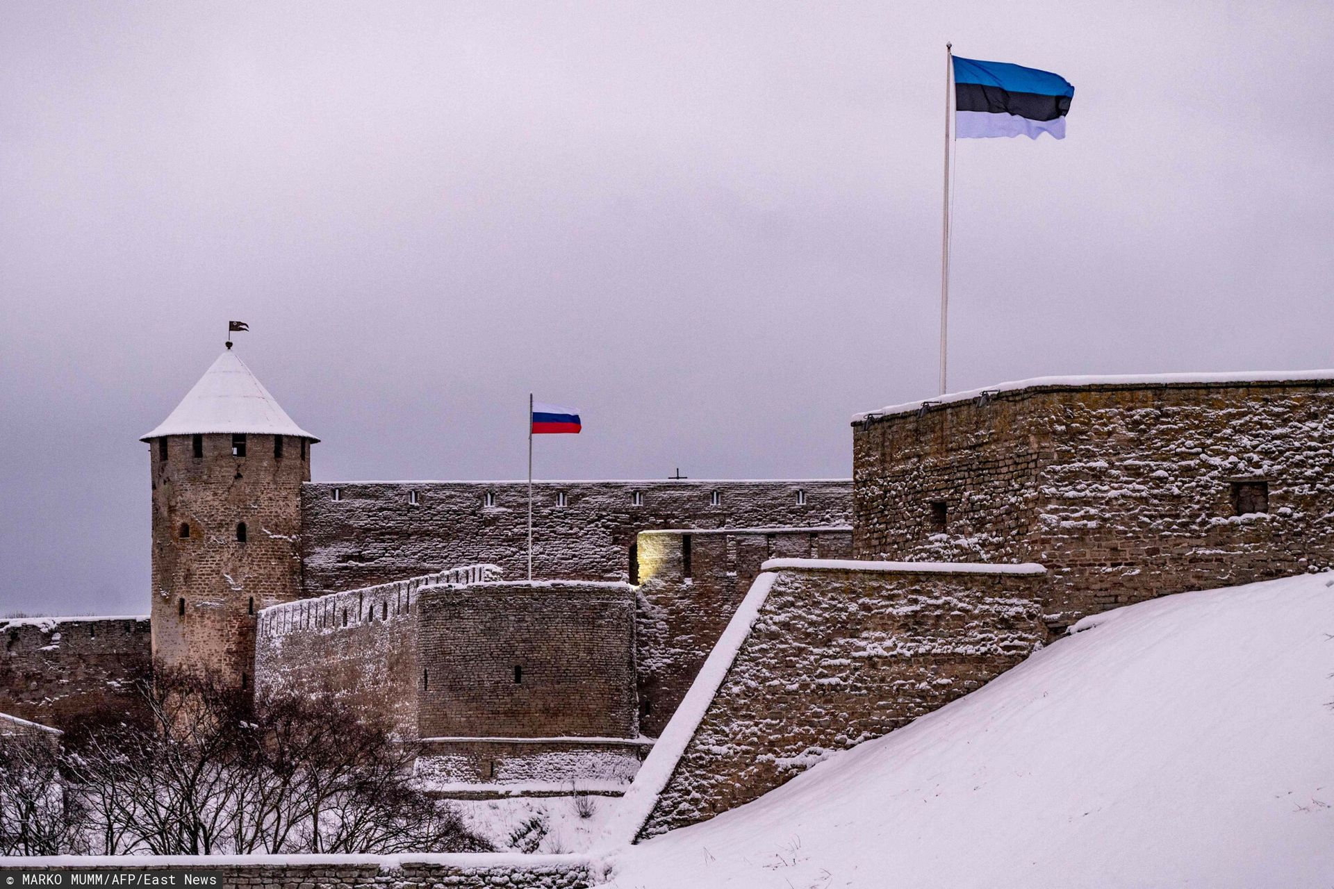 Blisko 4 tys. osób bez wypłat. Estonia wzywa dyplomatę Rosji