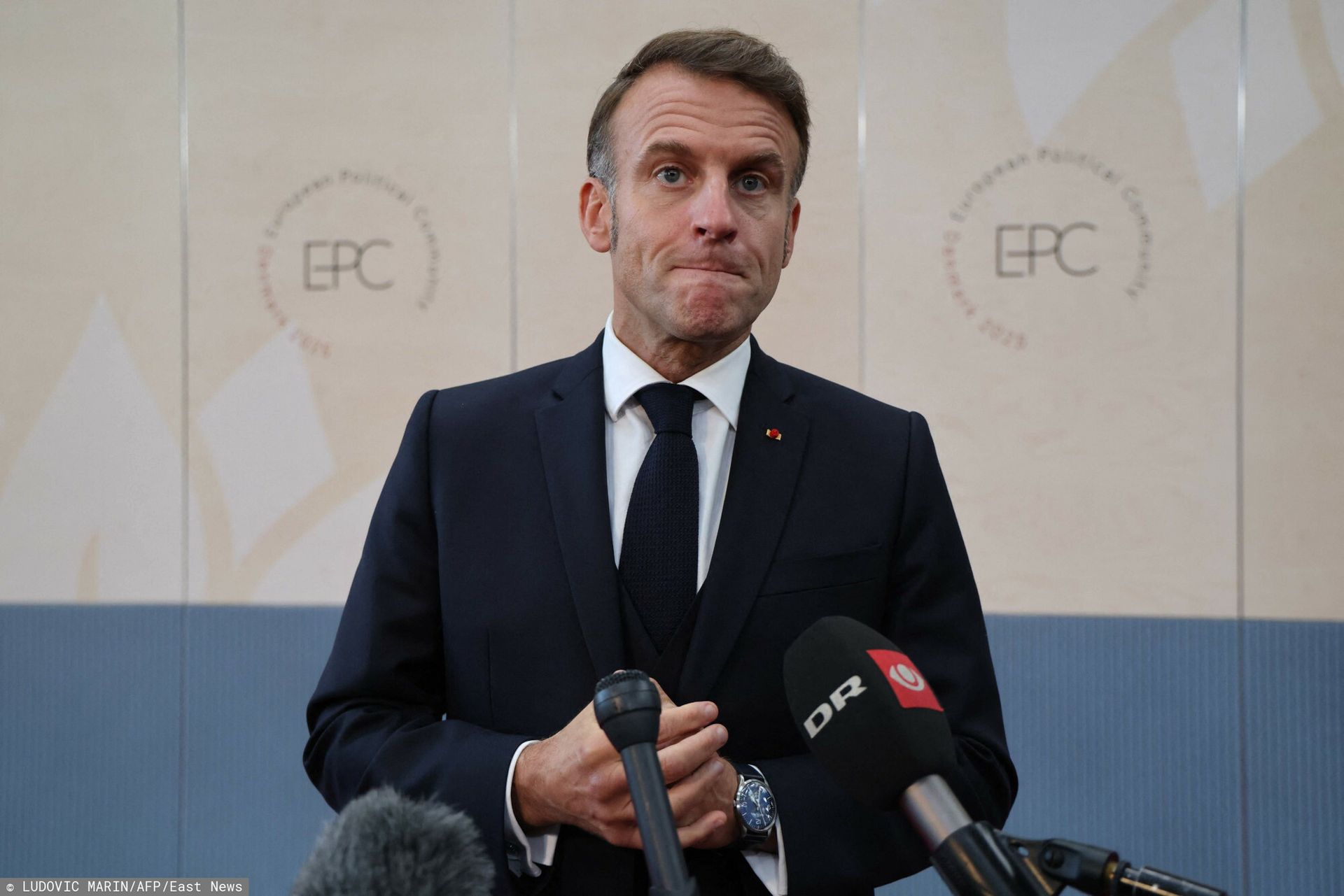 Francja bez premiera. Macron daje 48 godzin