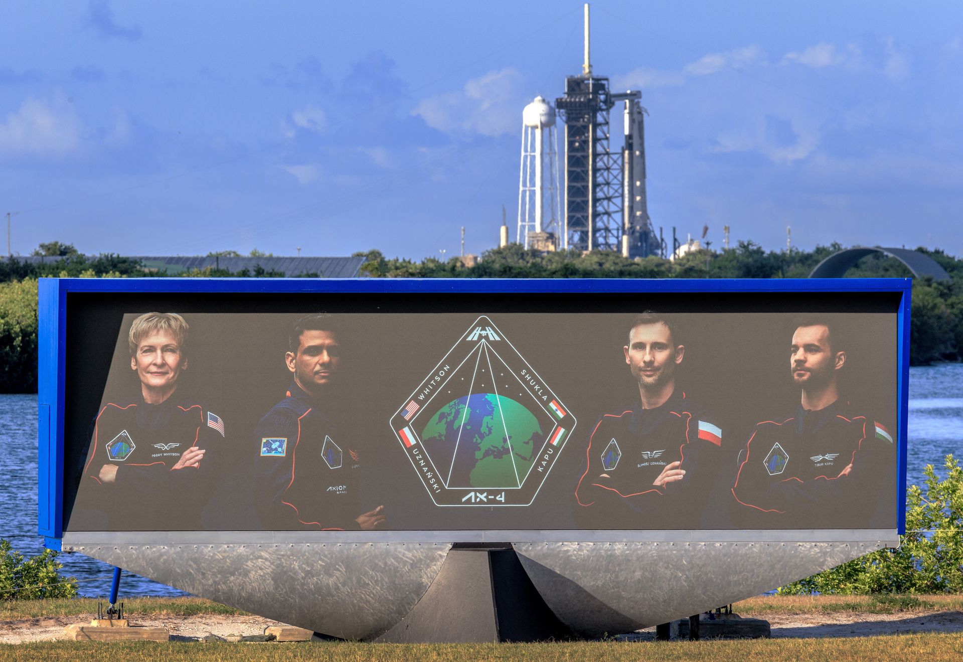 Polak już w kosmosie. Start rakiety Falcon 9 to dopiero początek