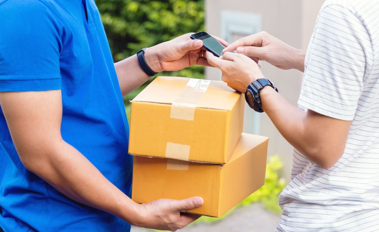 Niebezpieczne oszustwo. Przestępcy podszywają się pod znaną firmę kurierską