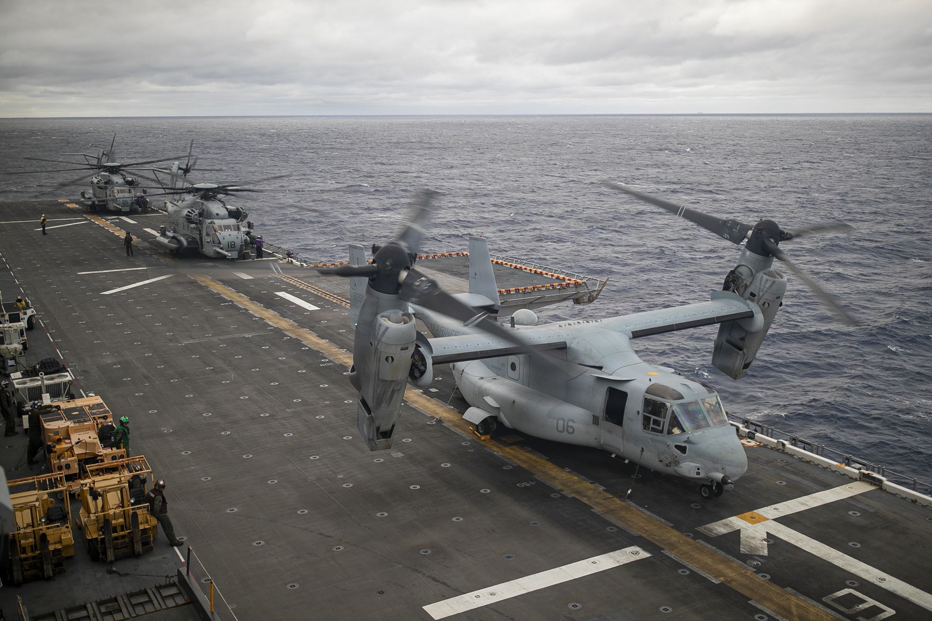 Piechota morska w drodze na Bliski Wchód. Marines na pokładzie USS Tripoli