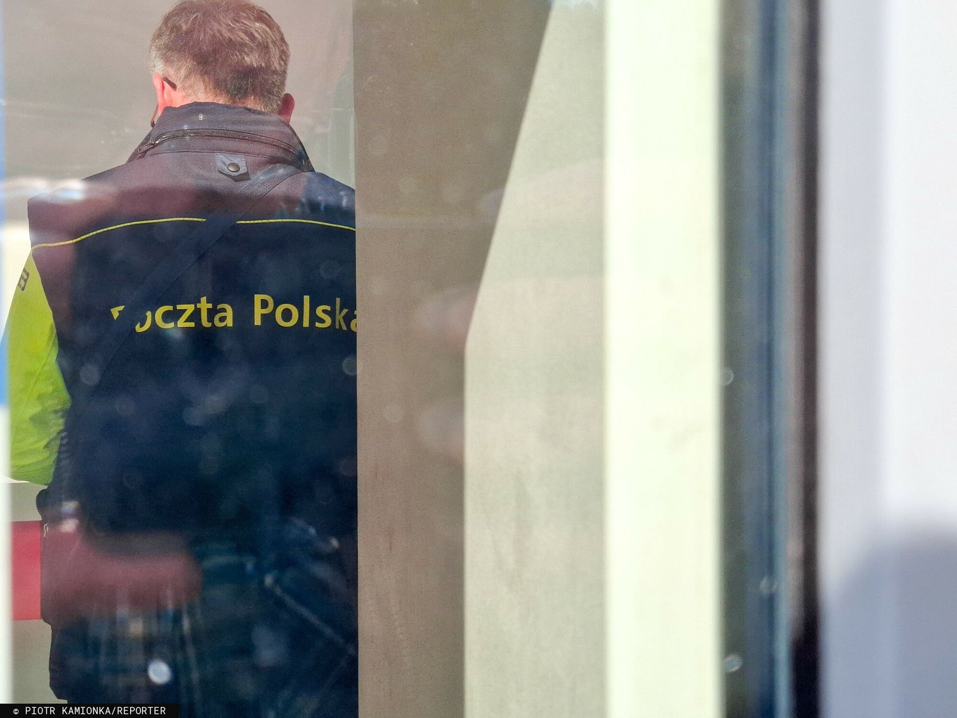 Listy przenoszą się do internetu. Seniorzy nie muszą się obawiać