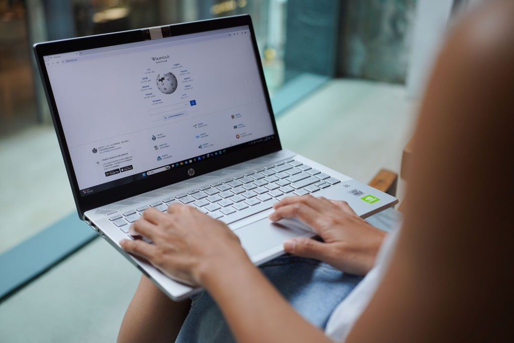 Wikipedia blokuje takie treści. Zostawiła tylko dwa wyjątki