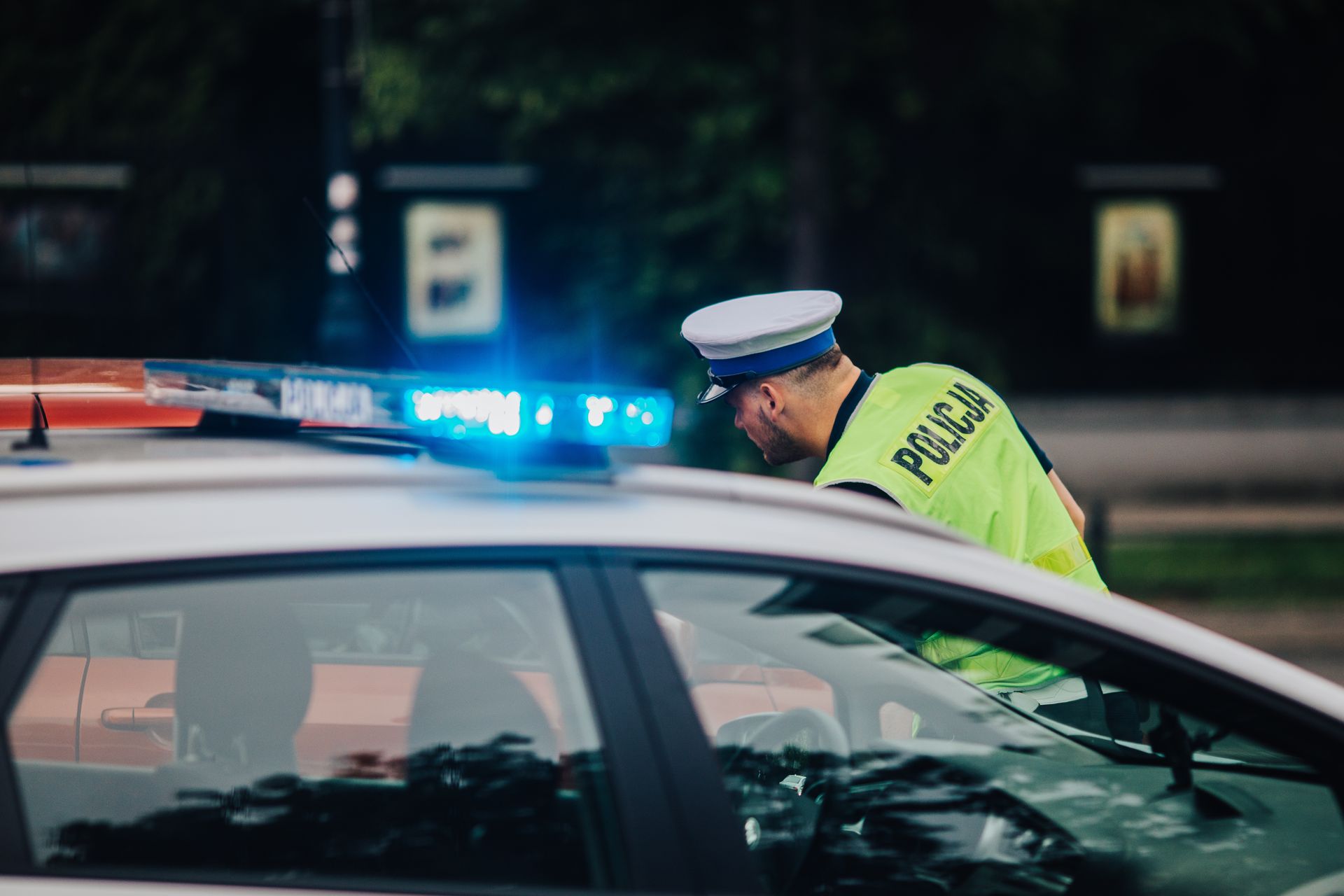 Jechał pijany, miał dwa zakazy. Prokurator zwolnił go z aresztu