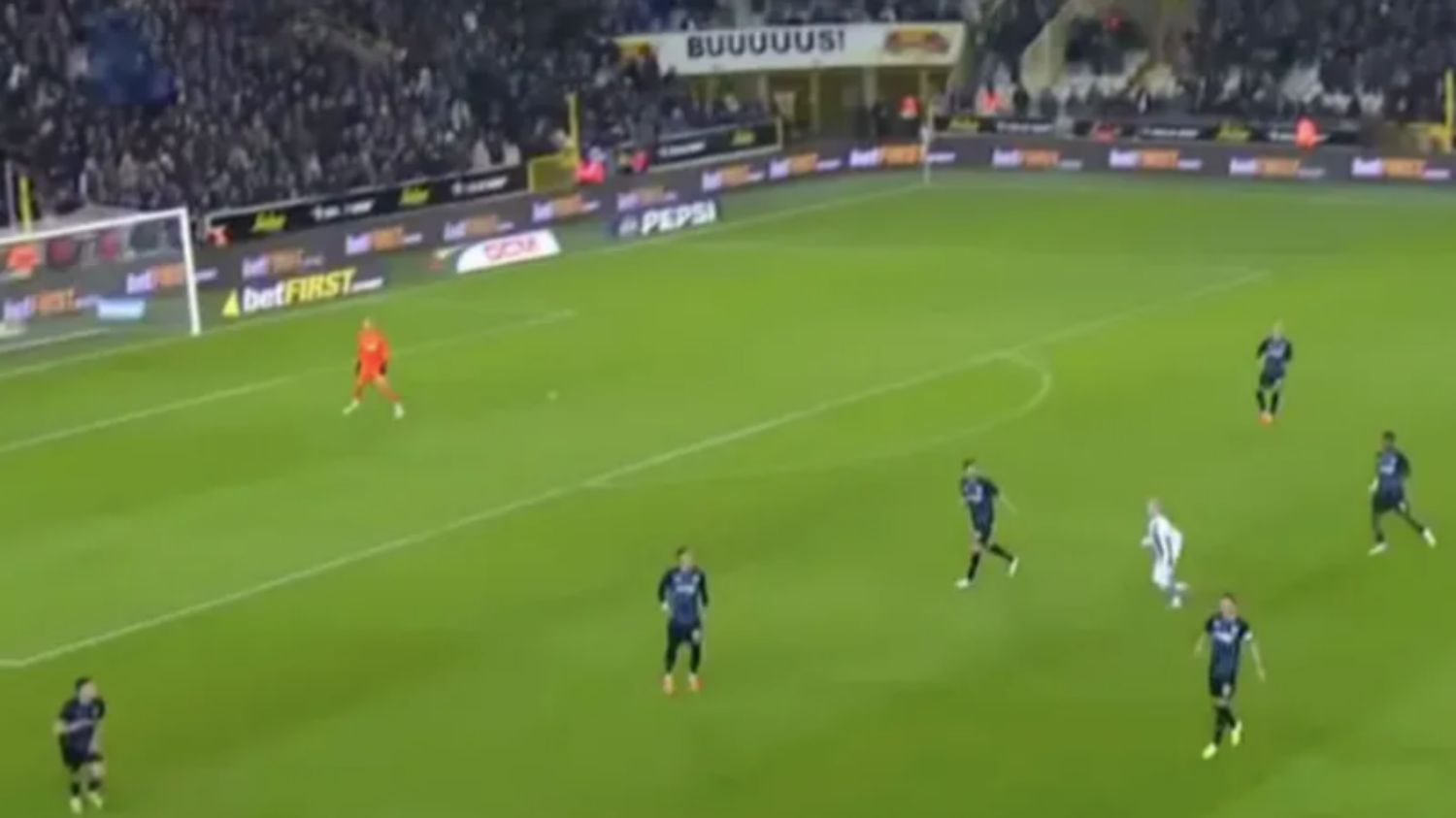 Nagły zwrot w sporze o transmisję ligową. Gigant streamingowy zostaje dłużej