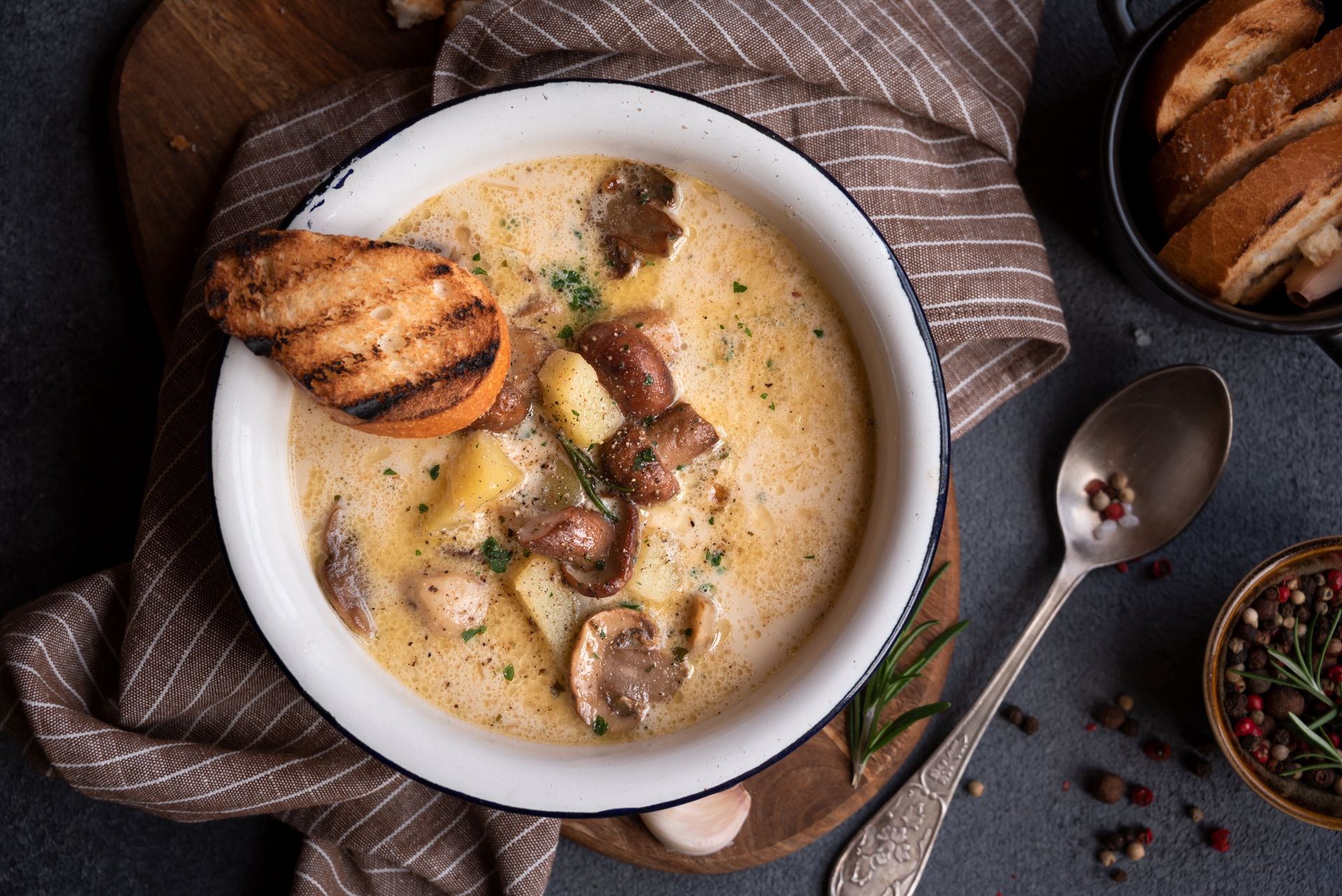 Jaka śmietana do zupy grzybowej? Ta sprawi, iż wyjdzie wyjątkowo kremowa