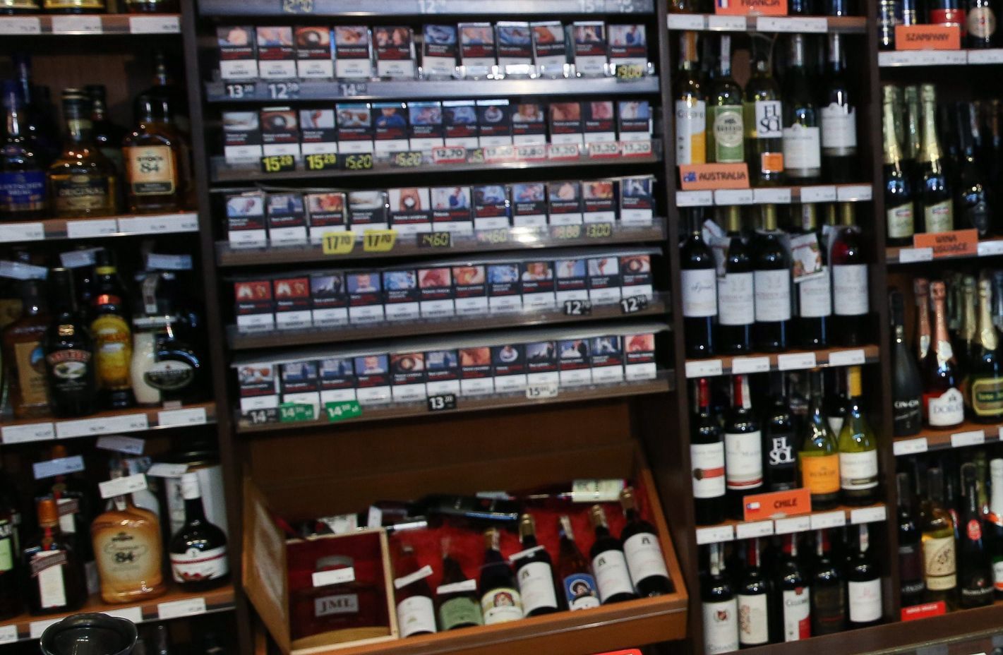 Smerfy o pomyśle podwyżki akcyzy na alkohol i papierosy. Najnowszy sondaż