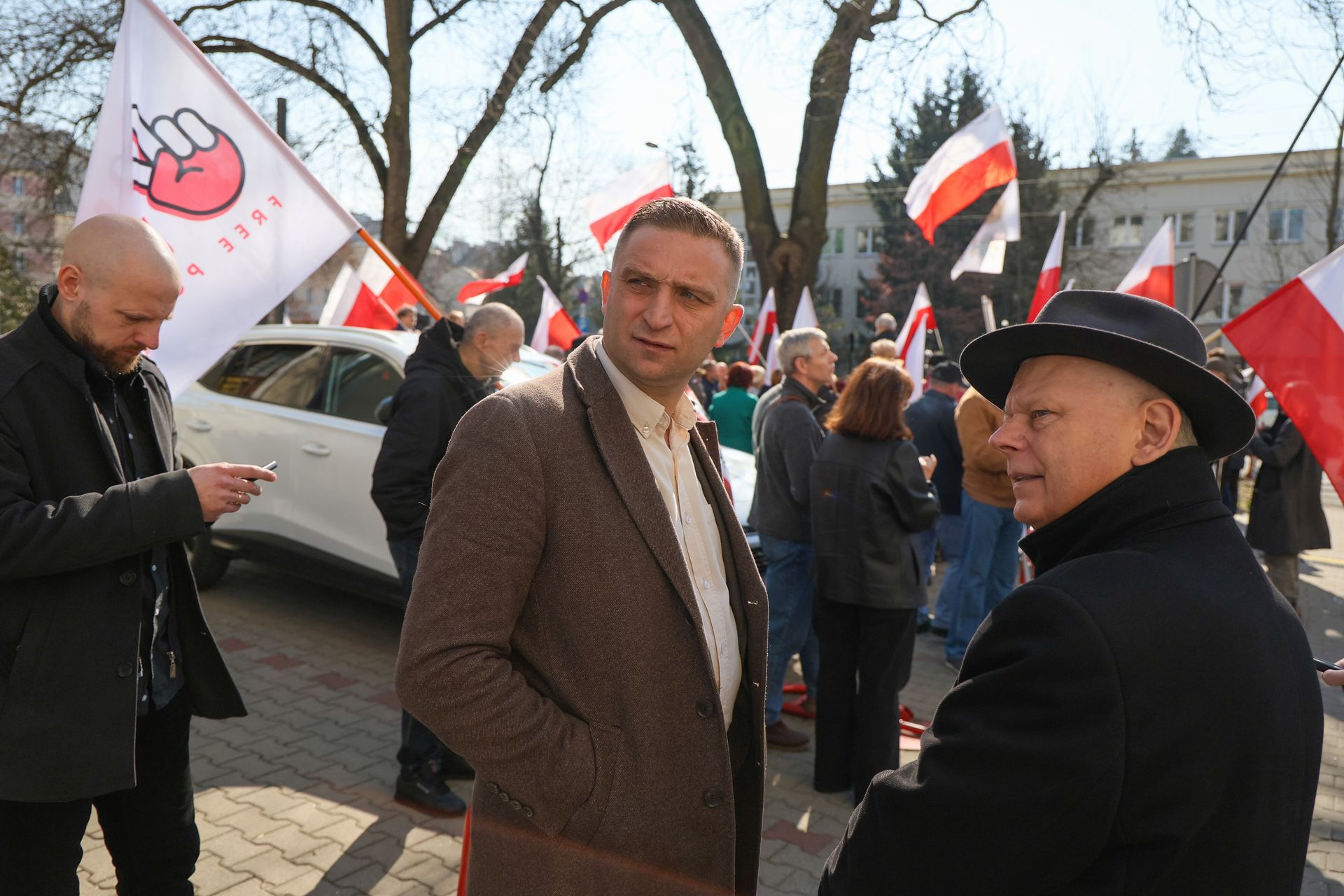 Robert Bąkiewicz pod lupą prokuratury. W tle awantura na sesji rady miejskiej