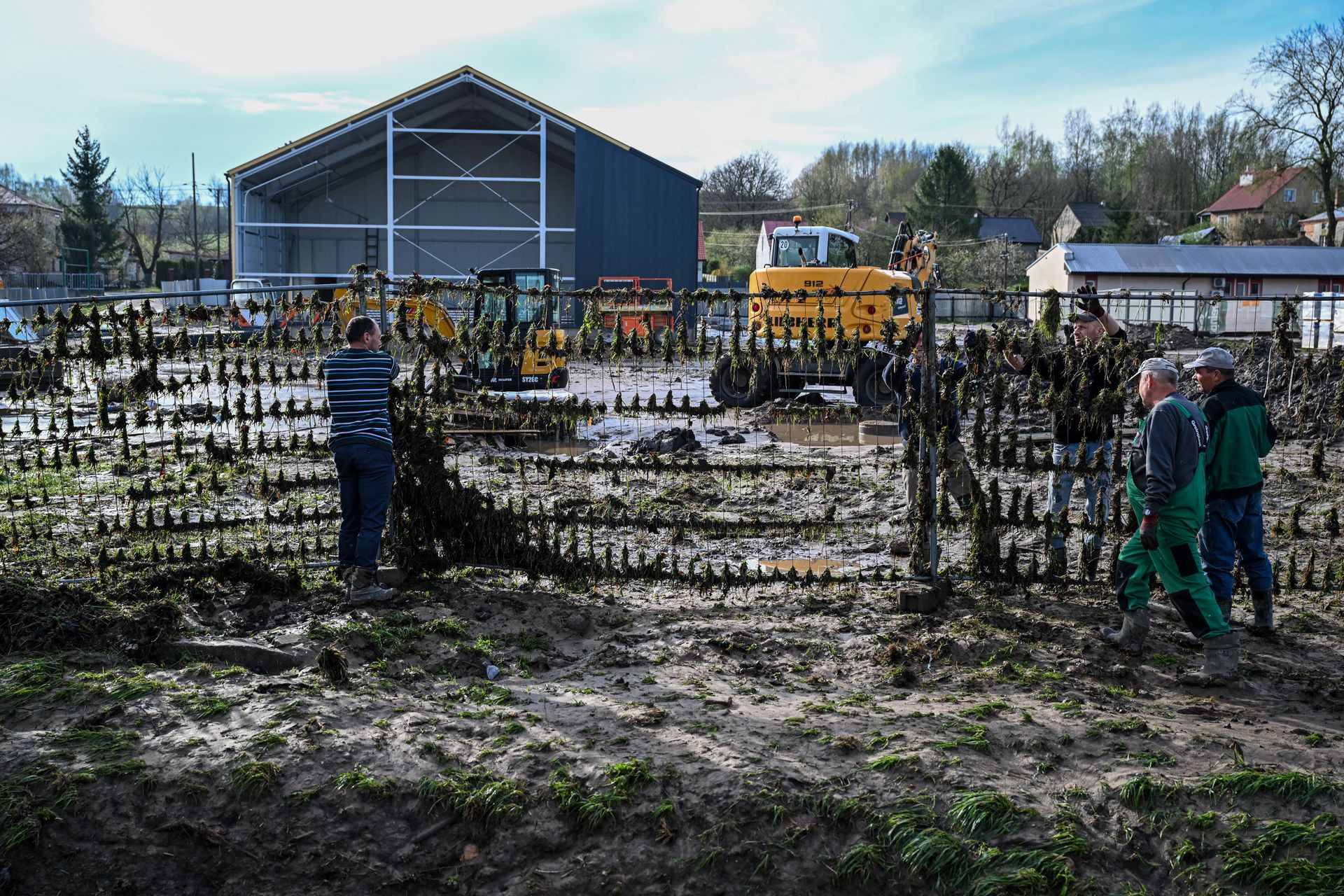 Pawłosiów po nawałnicy. Na miejscu dyżurują służby