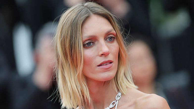 Anja Rubik pokazała się TOPLESS na tle zachodzącego słońca
