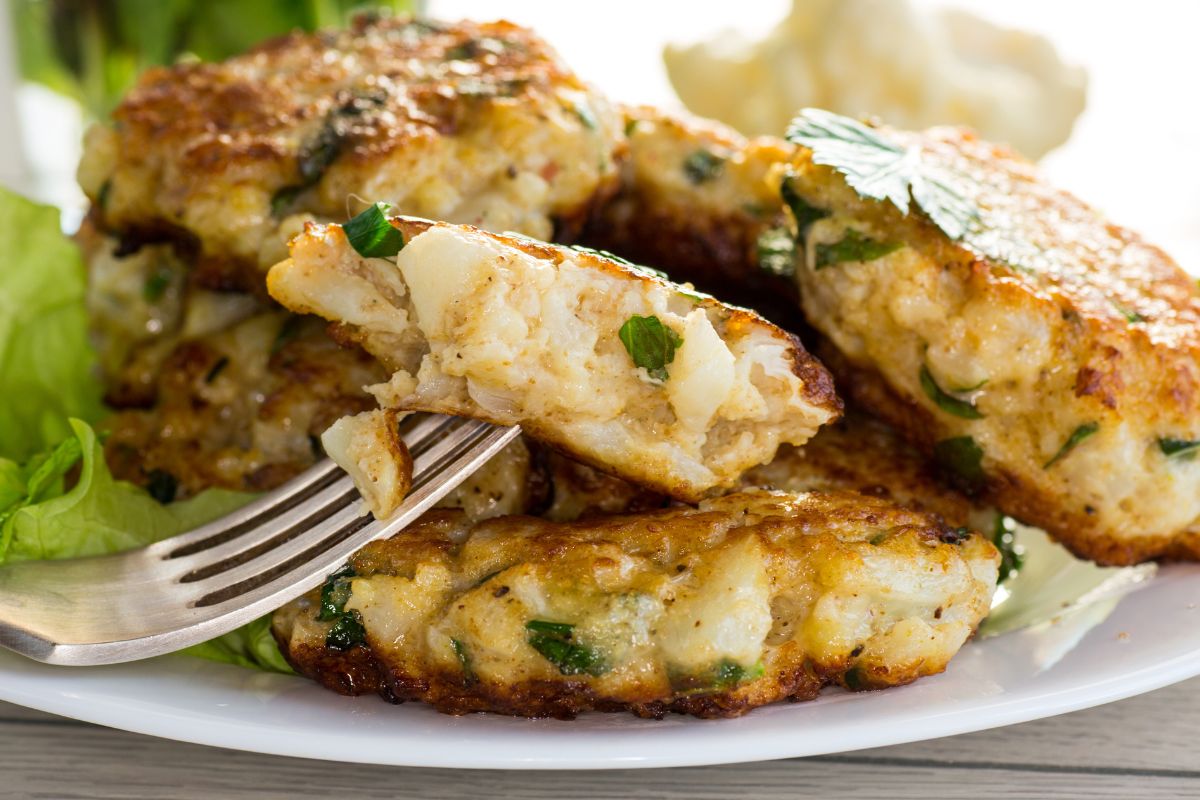 Łączę kilka tanich składników i mam pyszne kotlety na piątek. Nie nadążam ze smażeniem, tak gwałtownie znikają