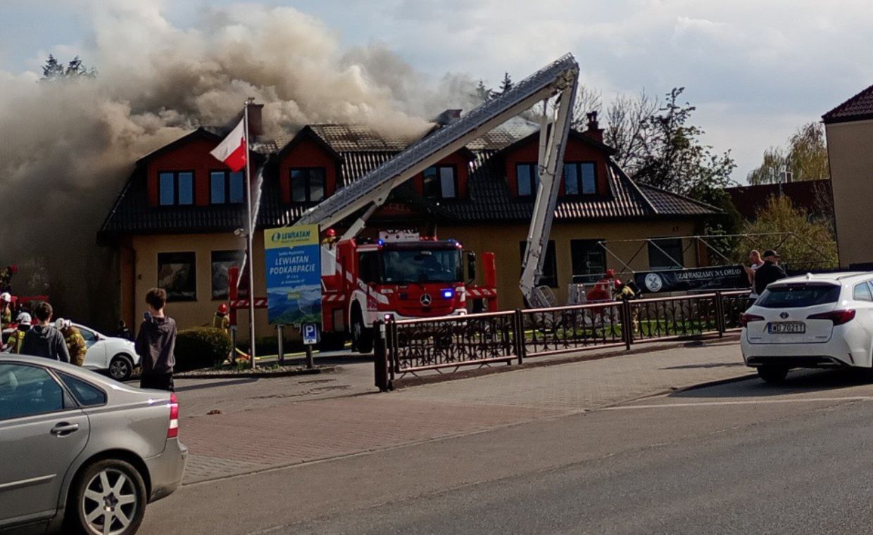 Pożar restauracji "Stary Młyn" w Dębicy. Przyczyna nie jest znana