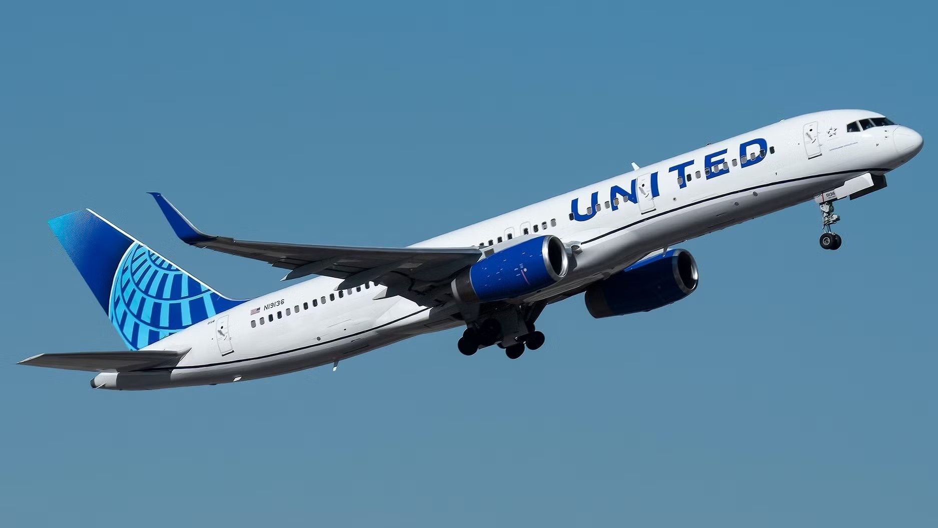 Zapach paliwa w kabinie. Trudne lądowanie Boeinga 757 United Airlines