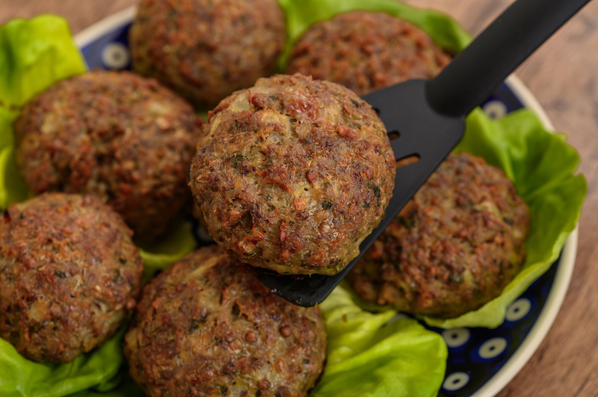 Kotlety mielone robię po turecku. Dwa dodatki podbijają smak