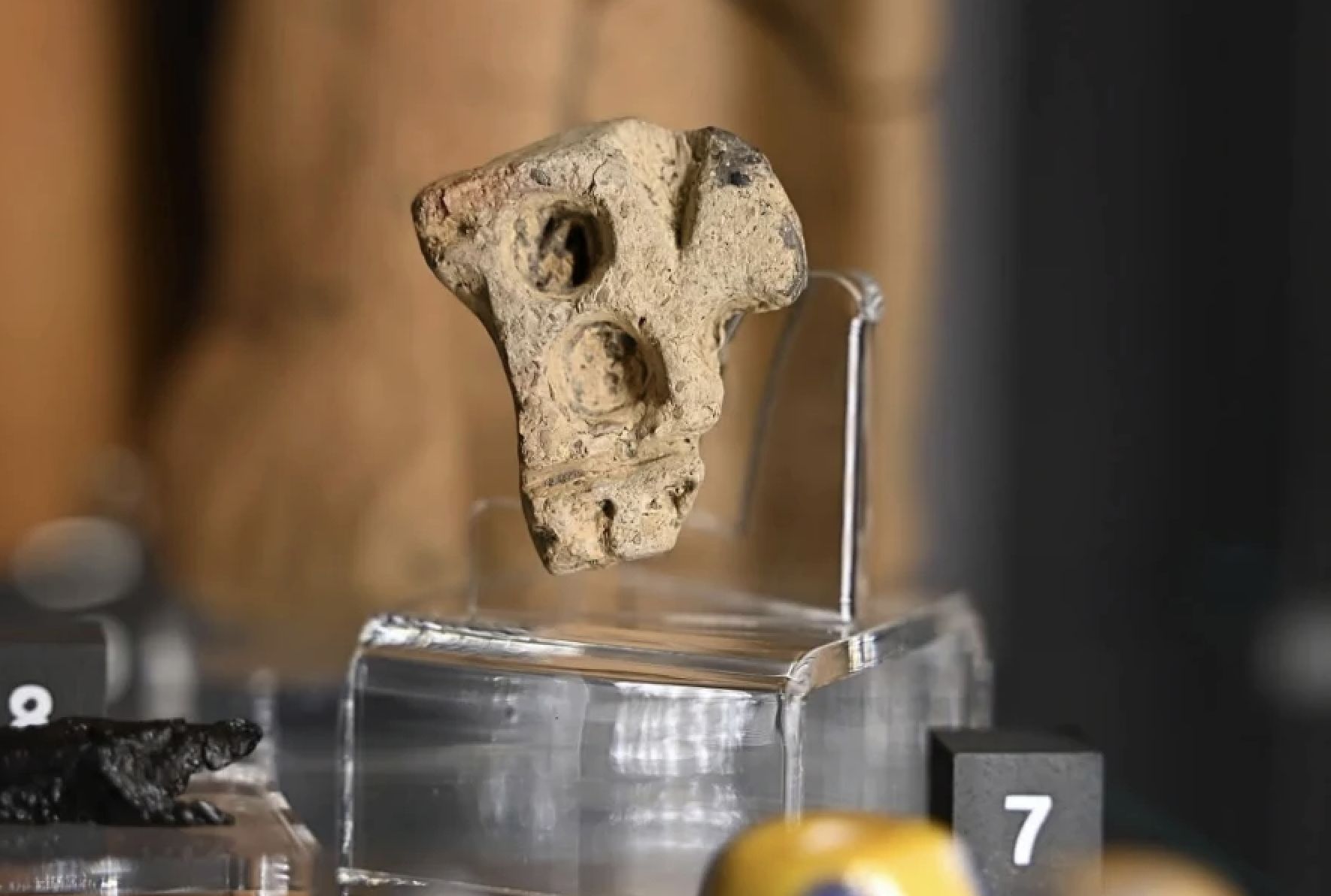 Tajemniczy artefakt z Nienowic. Archeolog mówi o przełomowym odkryciu