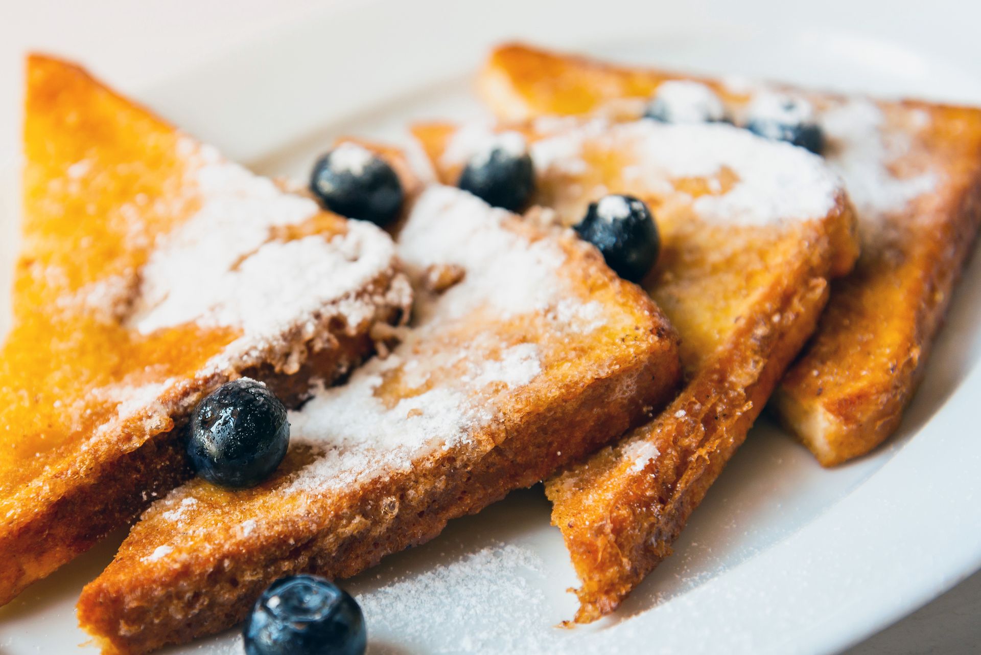 Uwielbiam na słodko i w wersji wytrawnej. Czerstwe pieczywo w parę chwil staje się miękkie i smaczne