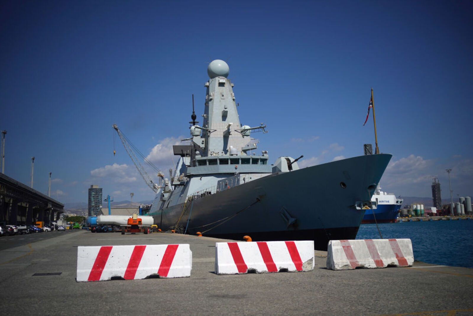 Tak Wielka Brytania będzie bronić baz przed Iranem. Media: wyśle niszczyciela rakietowego