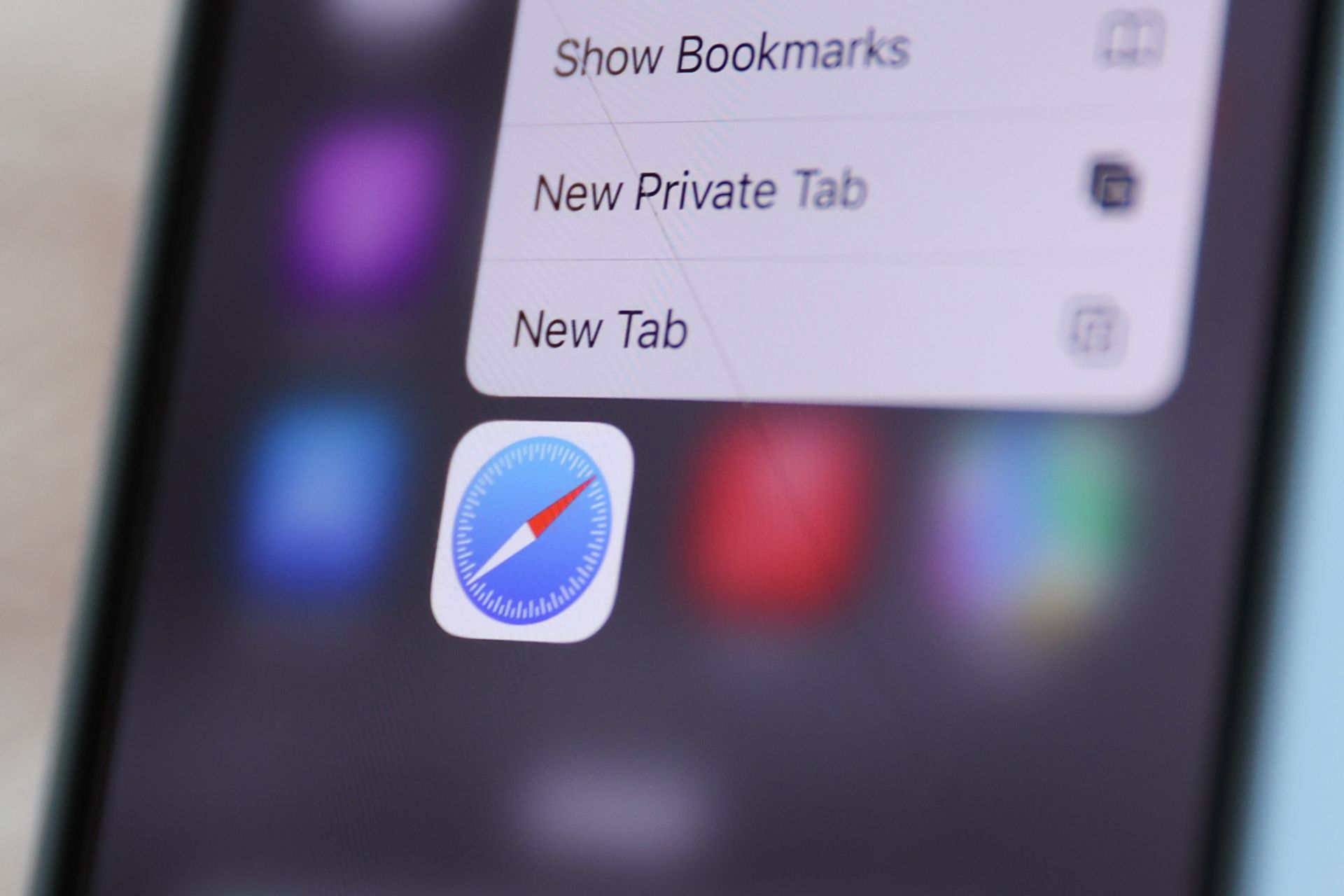 Przejmują kontrolę nad iOS. Wystarczy otworzyć przeglądarkę
