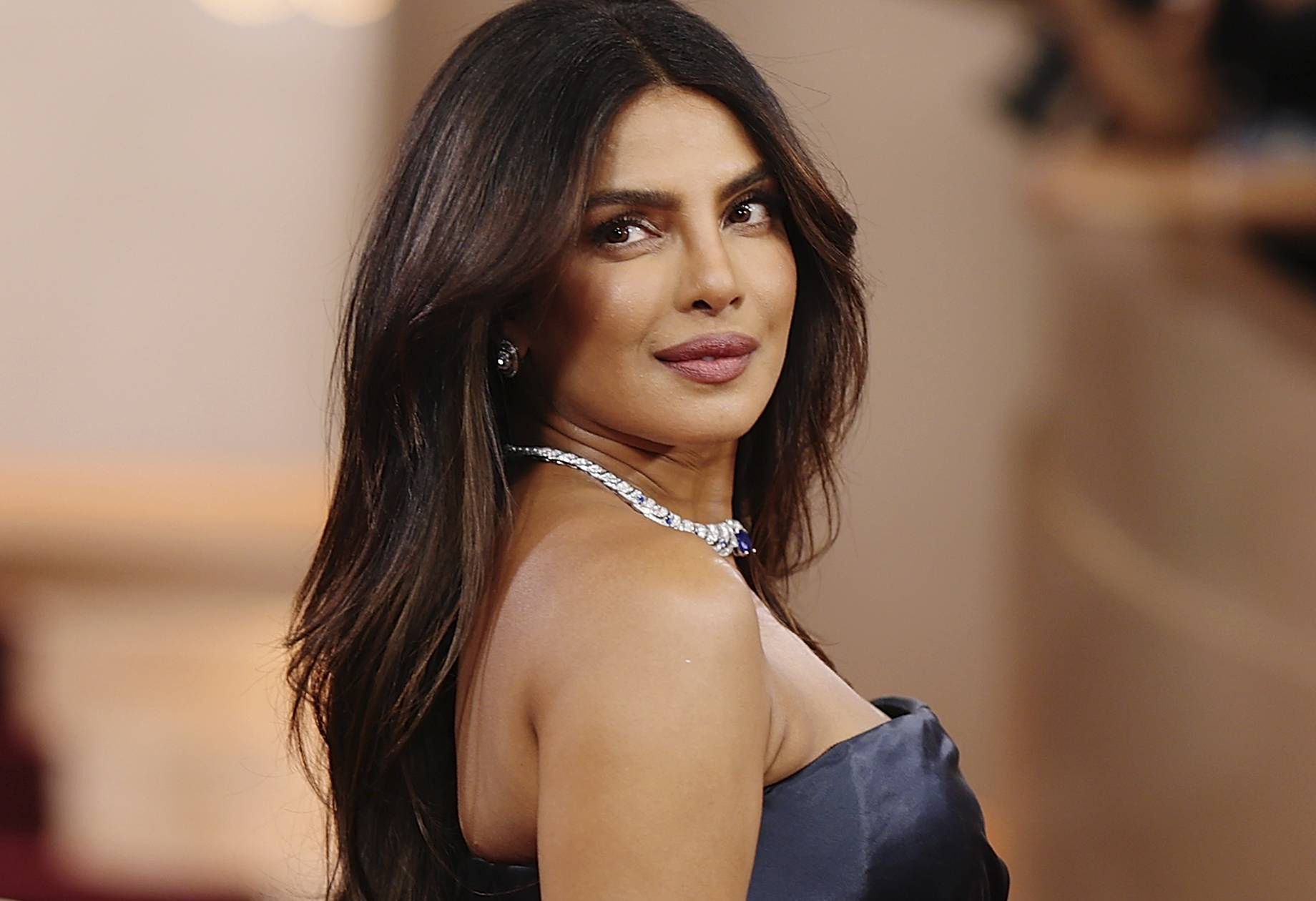 Zapozowała w "nagiej" sukience. Kreacja robi piorunujące wrażenie