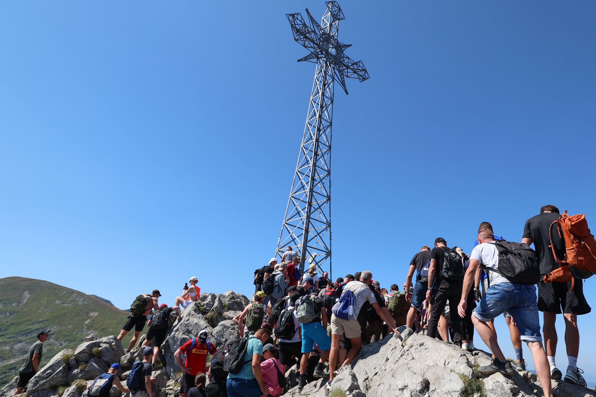 Tłumy w Tatrach w weekend. Interwencje TOPR i mandaty