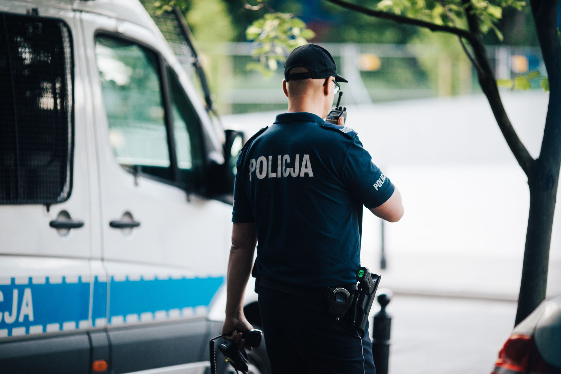 Ukradł busa. Odkrył, iż jest w nim 13-latka. Poszukują mężczyzny