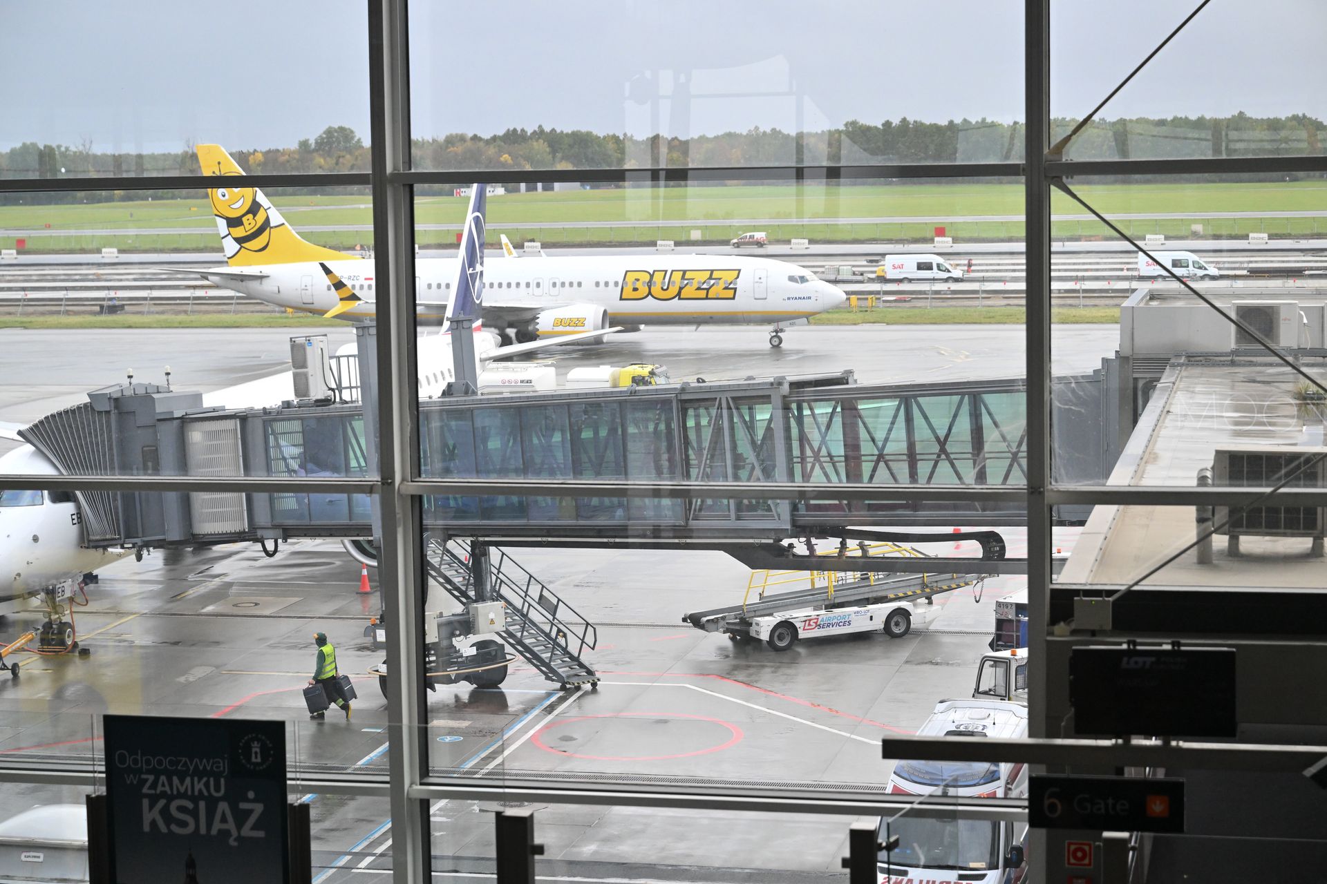 Incydent na lotnisku. Ośmiu turystów nie poleciało z Katowic do Splitu