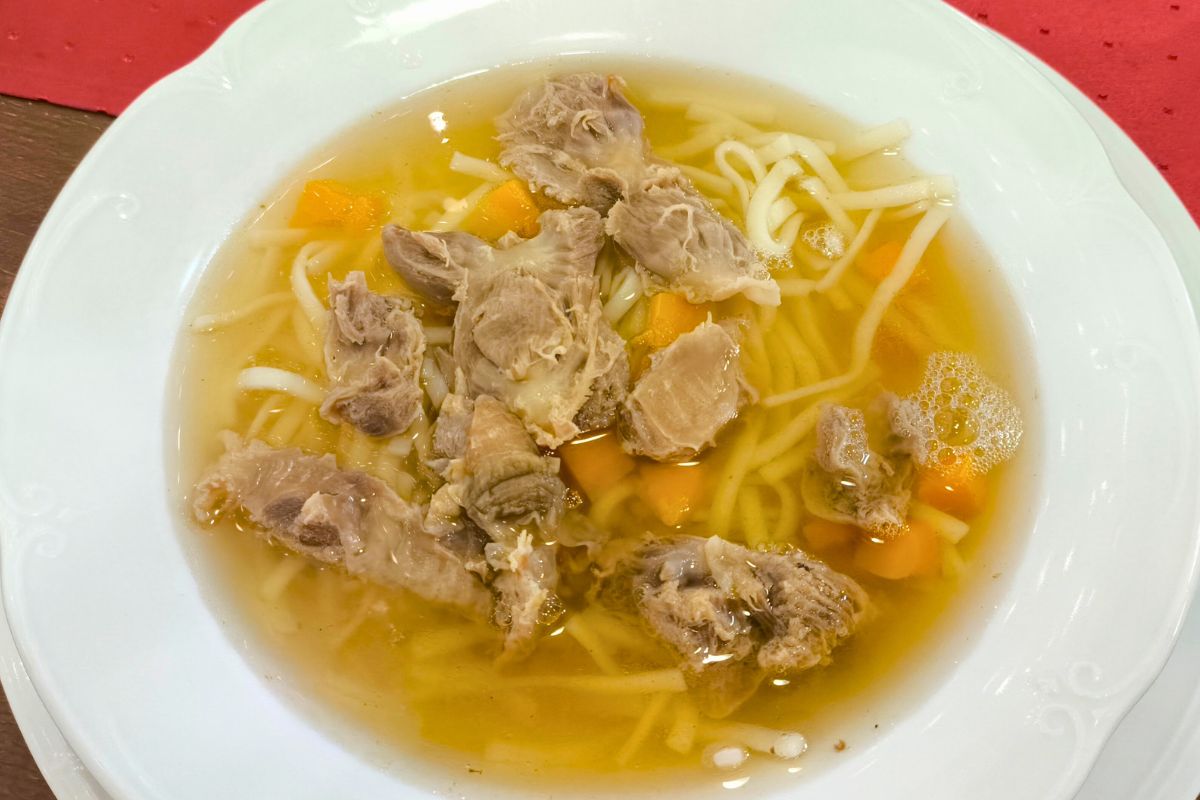 Babcia gotowała taki rosół. Dziś już mało kto dodaje takie mięso