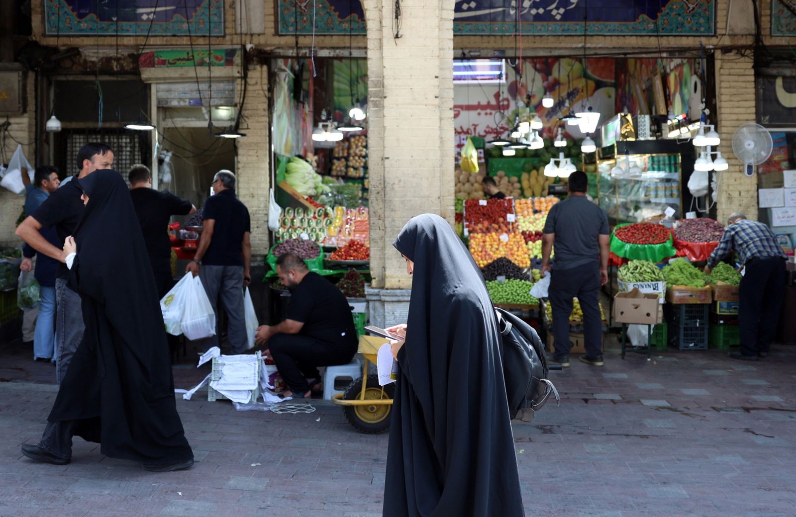 W miesiąc wyrzucili prawie ćwierć miliona ludzi. Iran deportuje