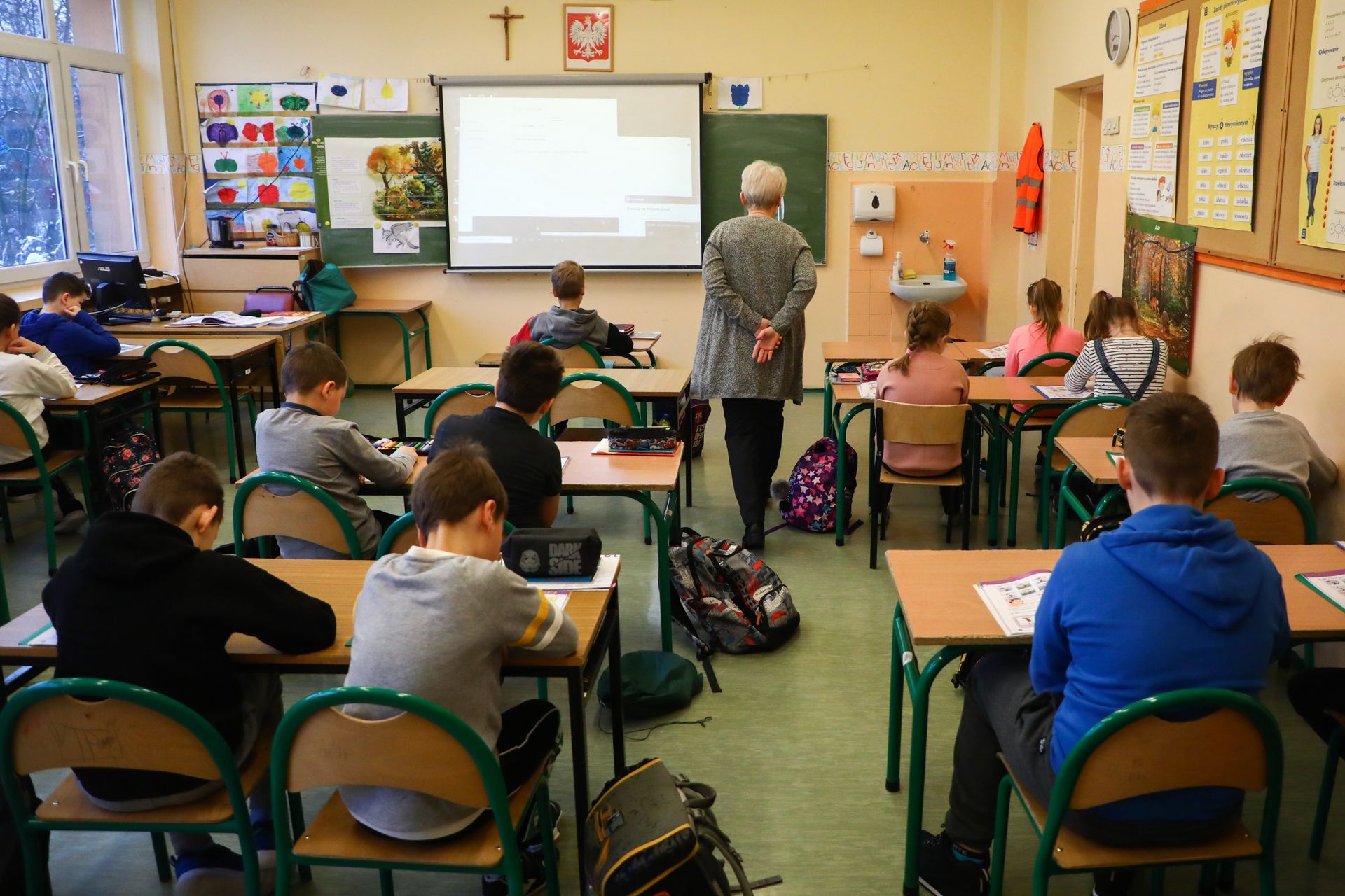 Wymierający zawód. "To widać w pokojach nauczycielskich"