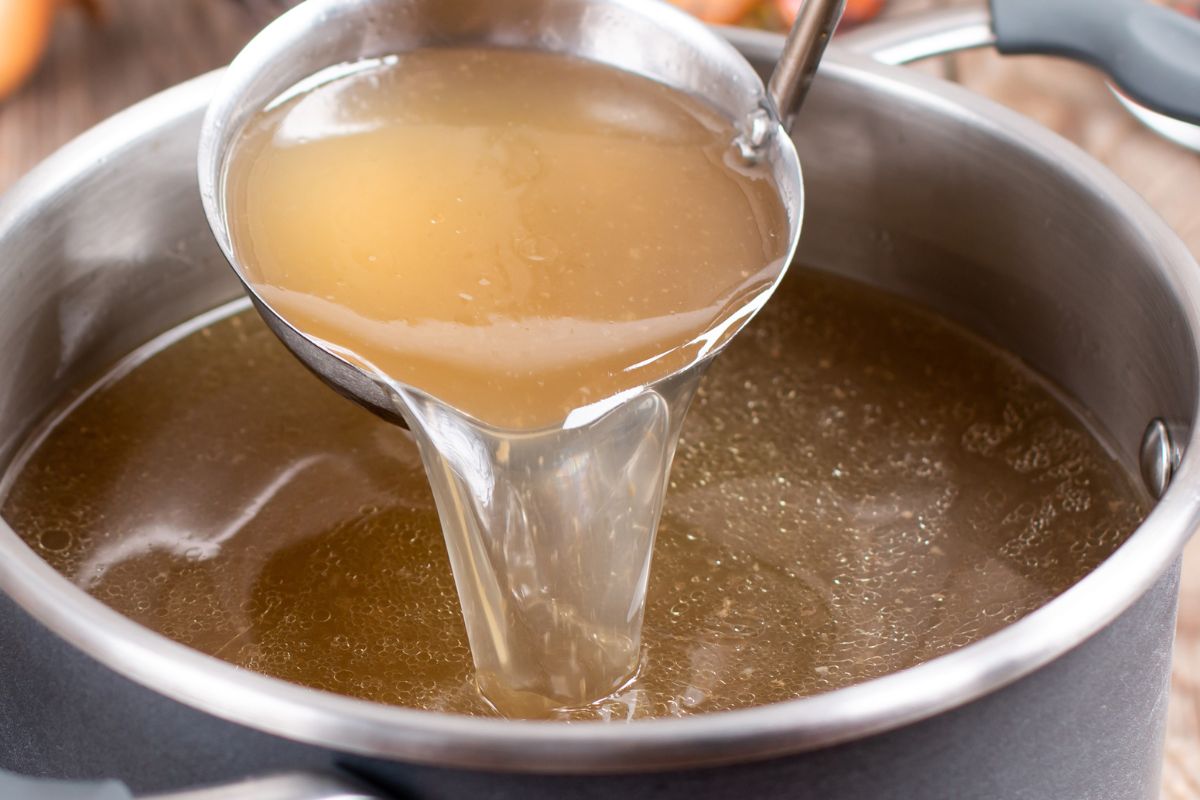 Ten rosół piją największe gwiazdy, by zachować młodość. Efekt już przy 1 filiżance dziennie