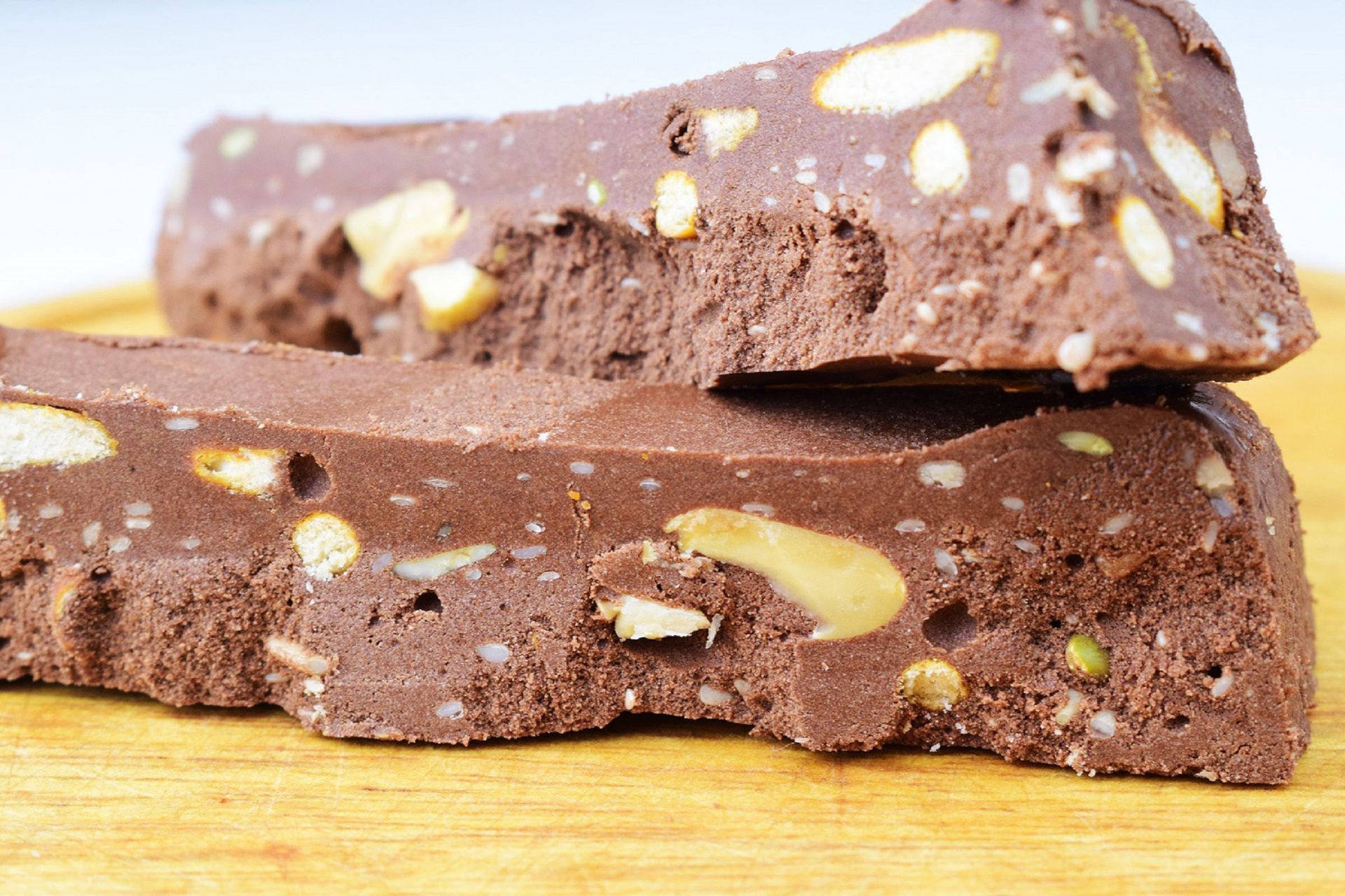 Do PRL-owskiego klasyka dorzucam garść bakalii. pozostało smaczniejszy niż kiedyś